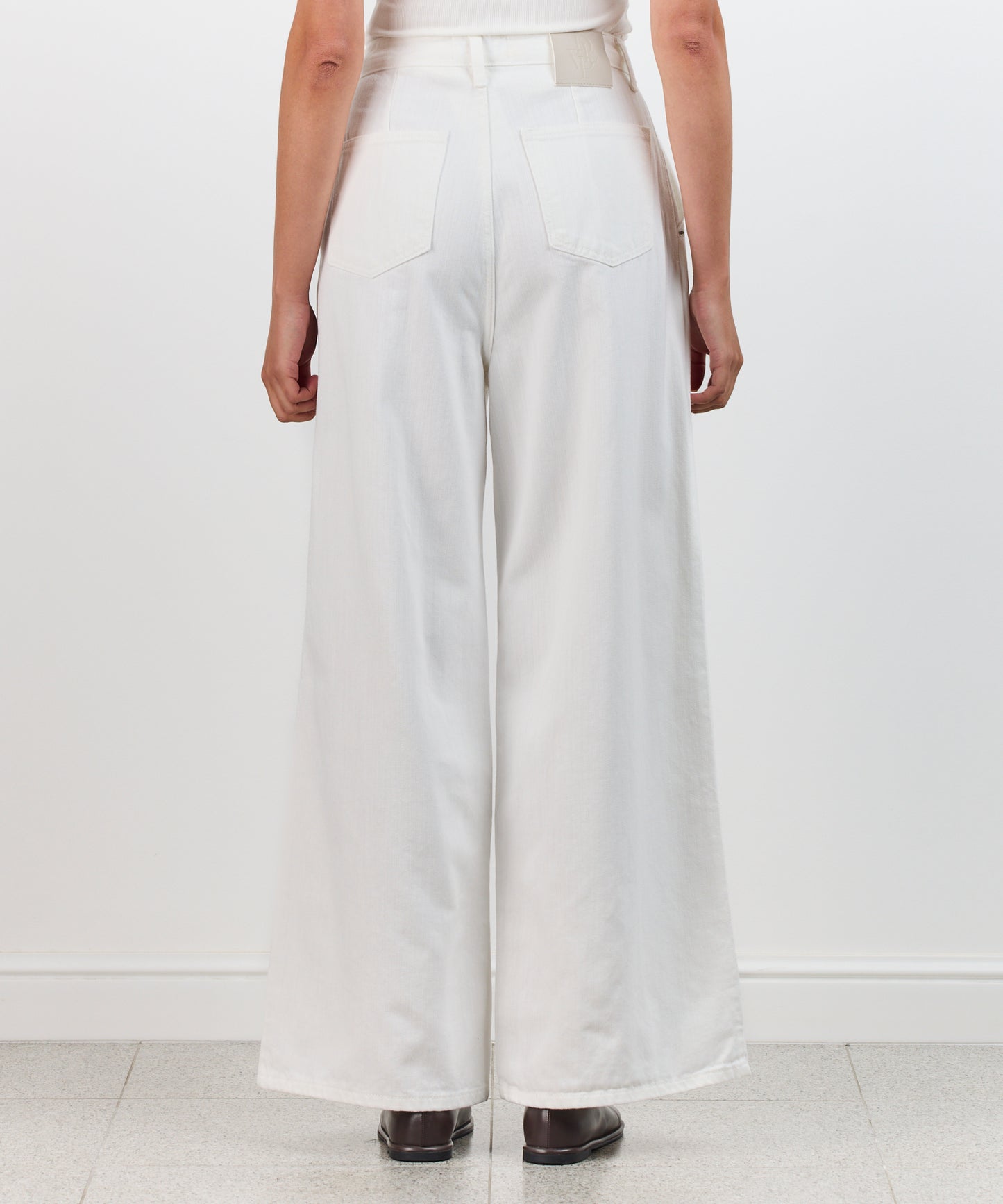 PLEATED WHITE DENIM