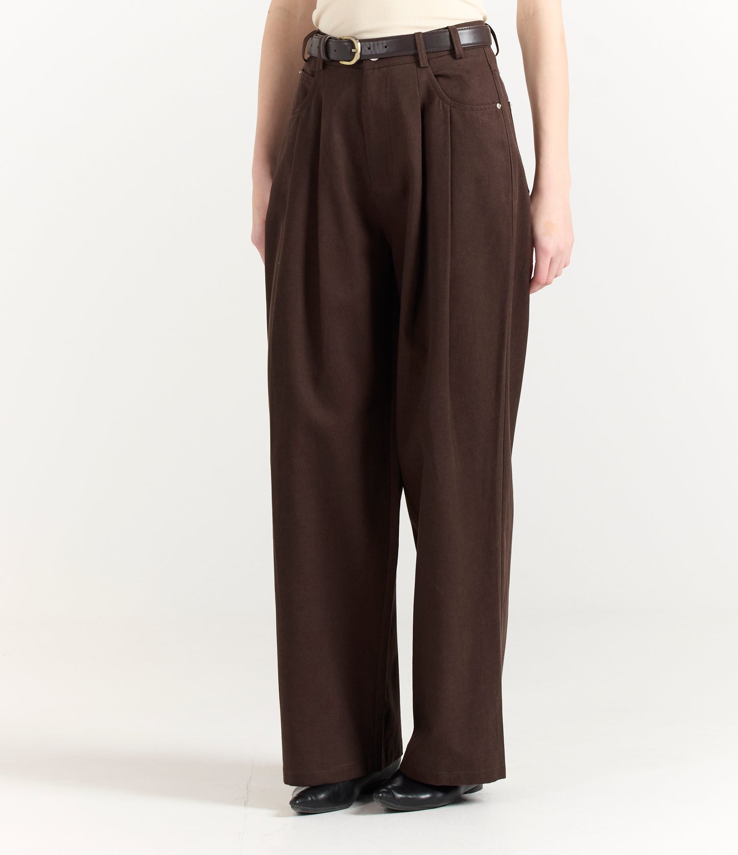 PLEATED BELTED PANTS