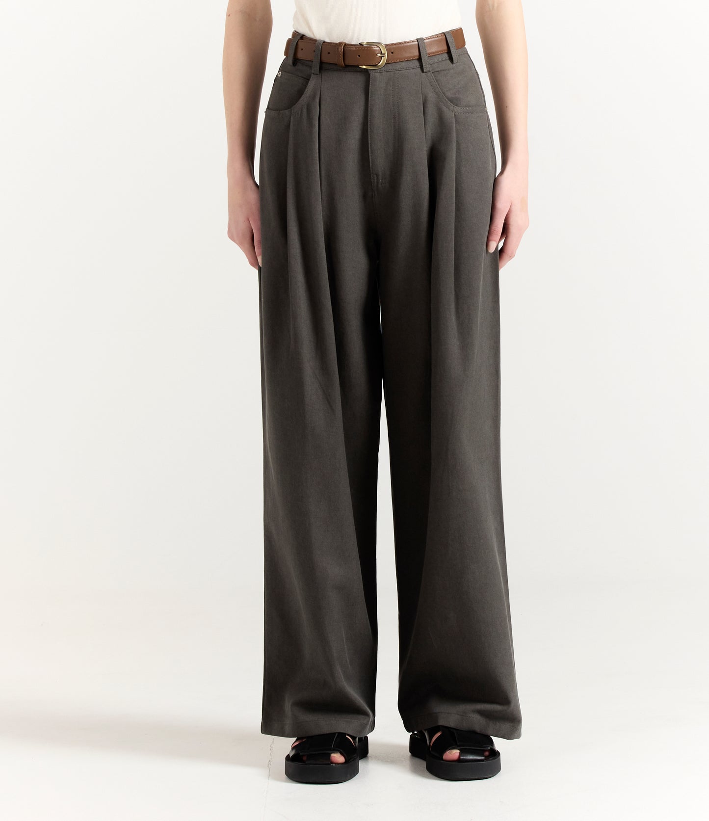 PLEATED BELTED PANTS