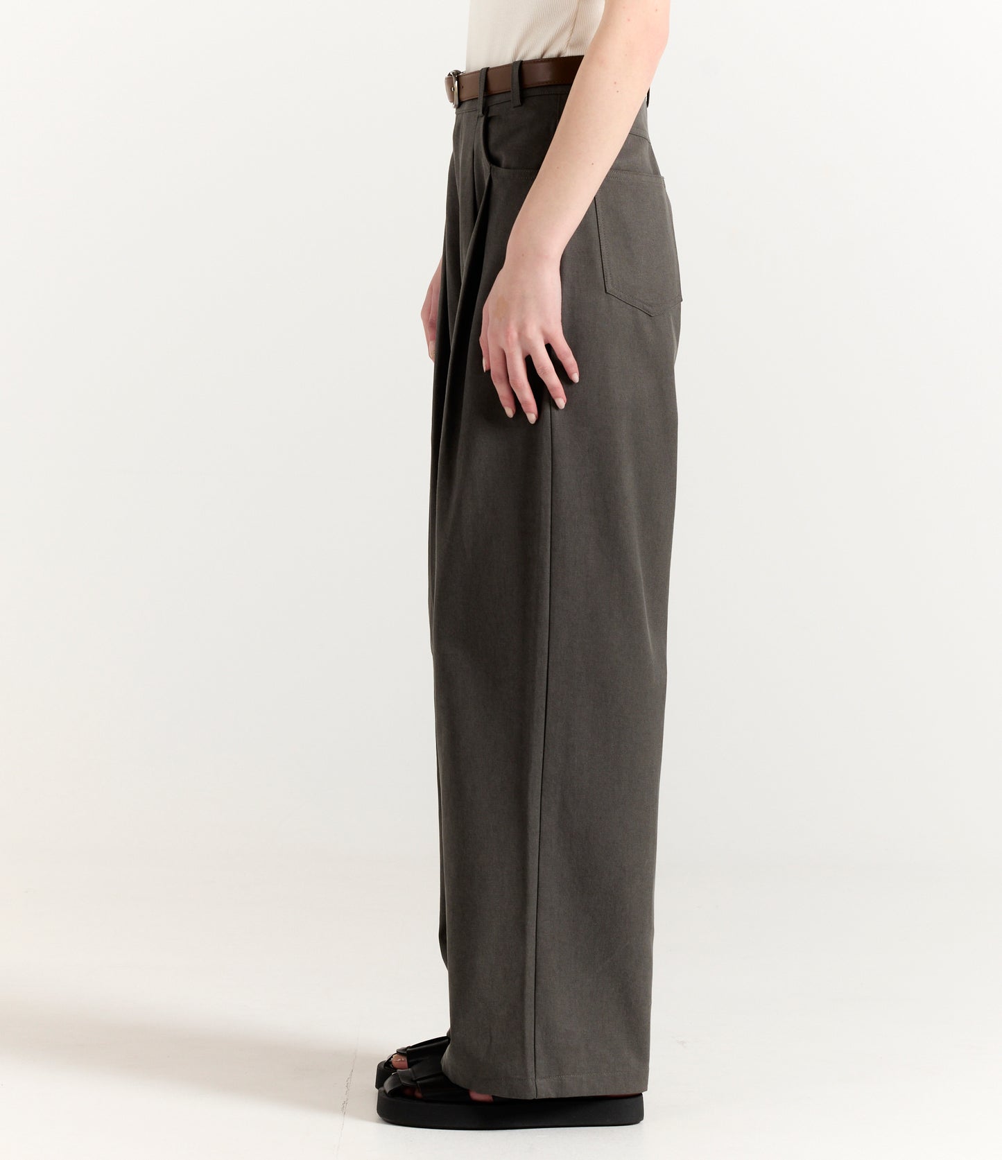 PLEATED BELTED PANTS