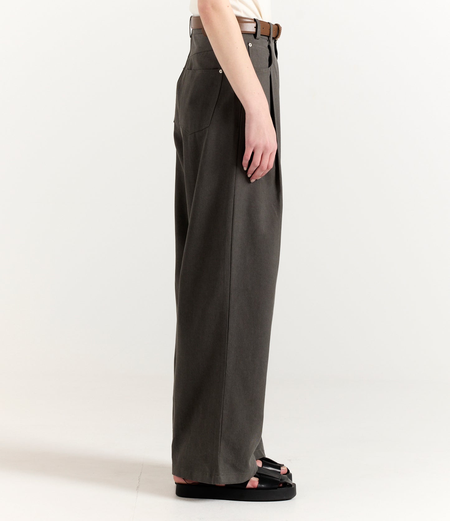 PLEATED BELTED PANTS