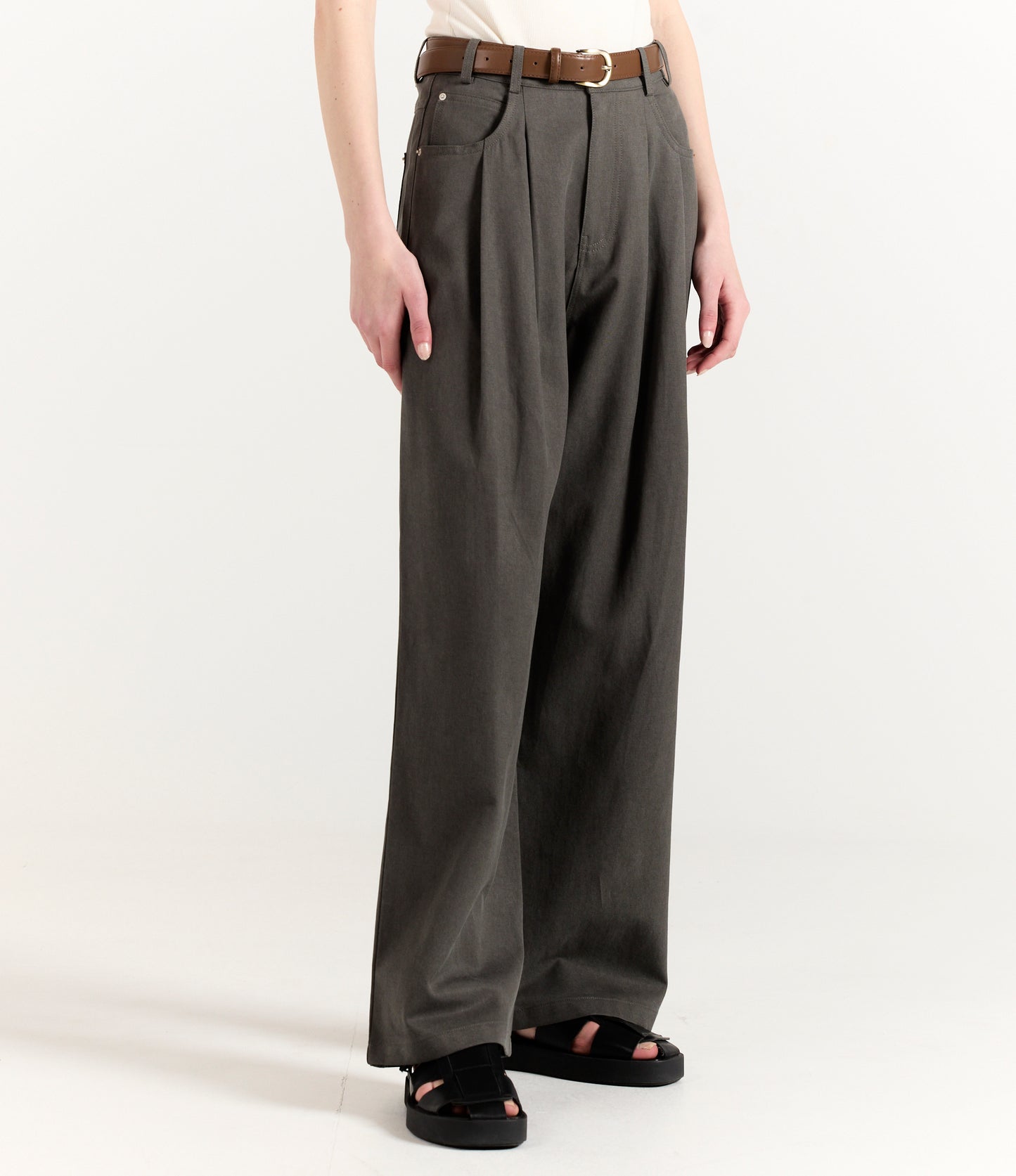 PLEATED BELTED PANTS