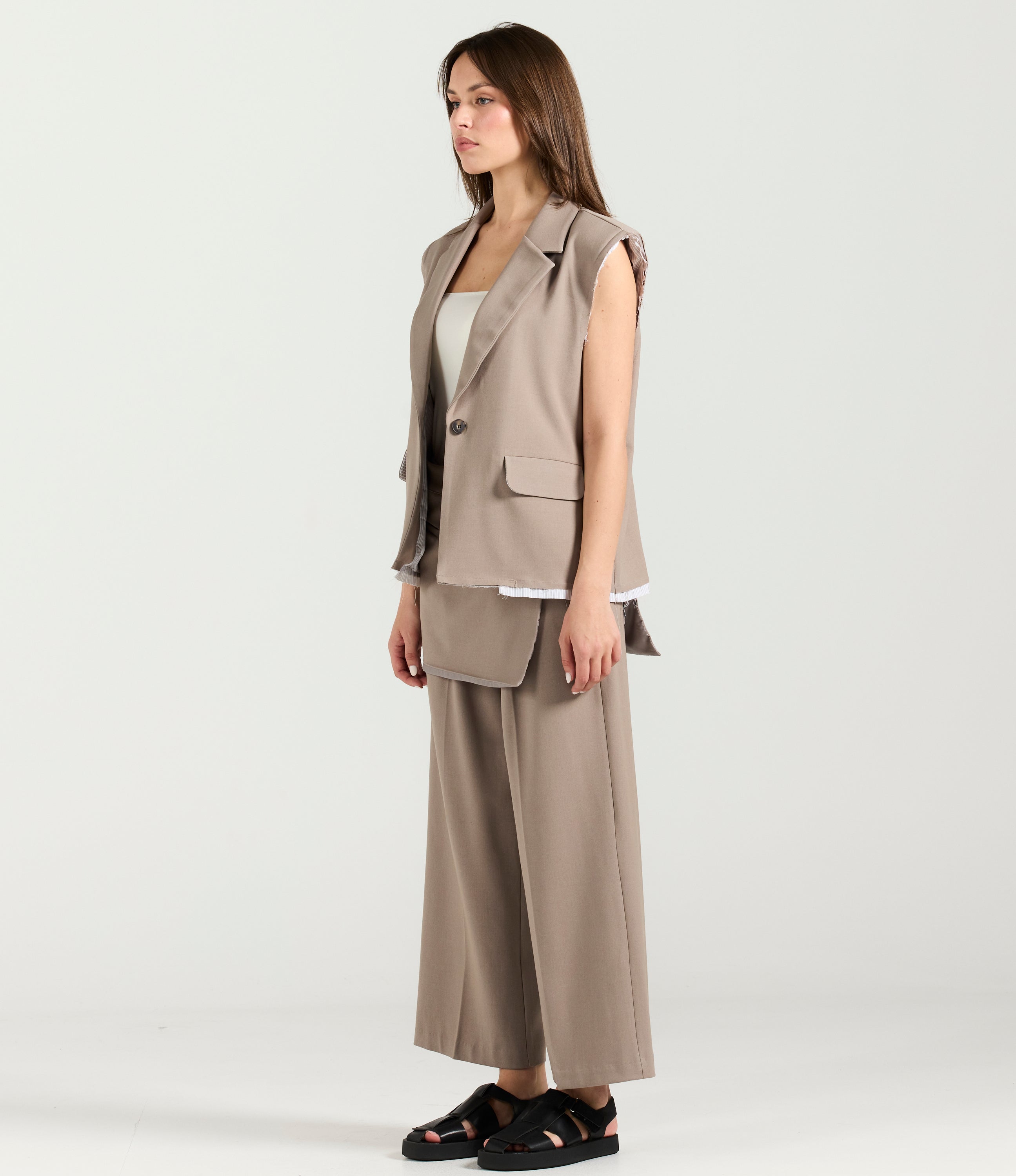 ELIA SUIT