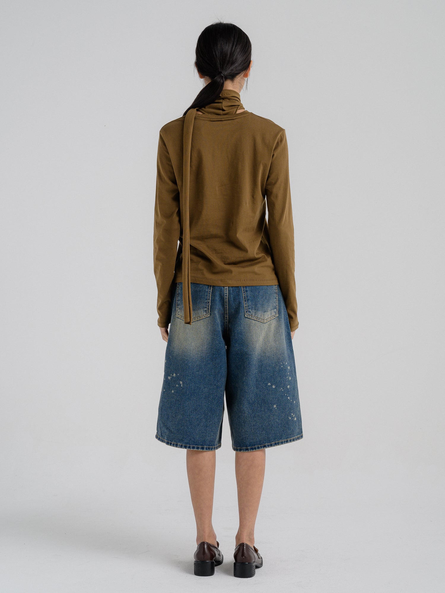 KHAKI NECK-SCARF TEE