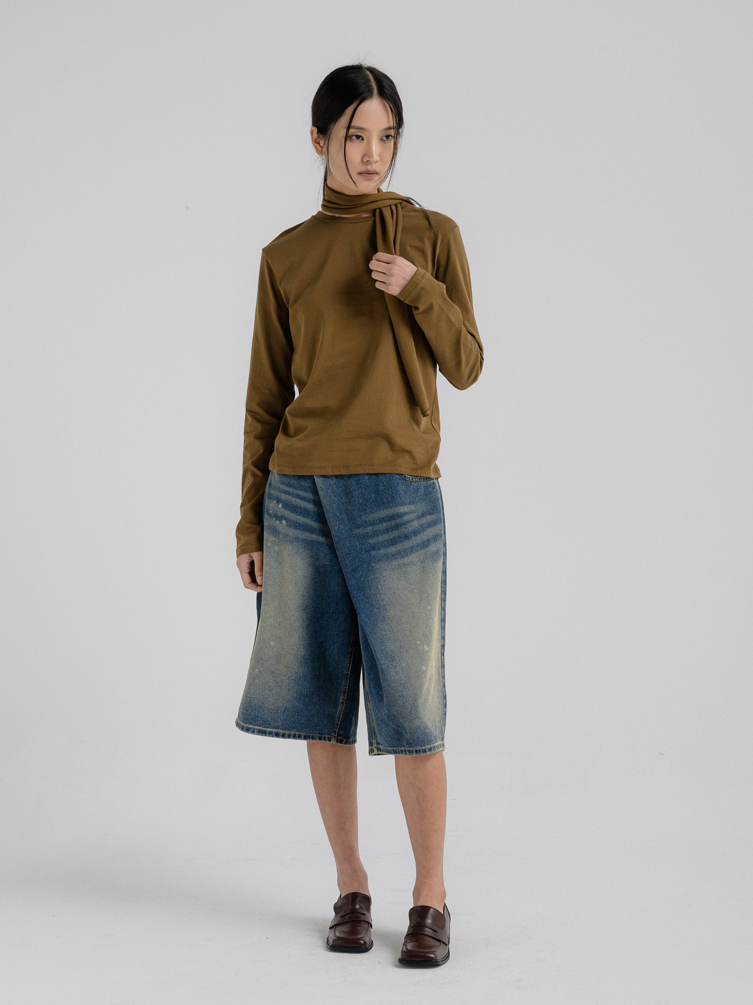 KHAKI NECK-SCARF TEE