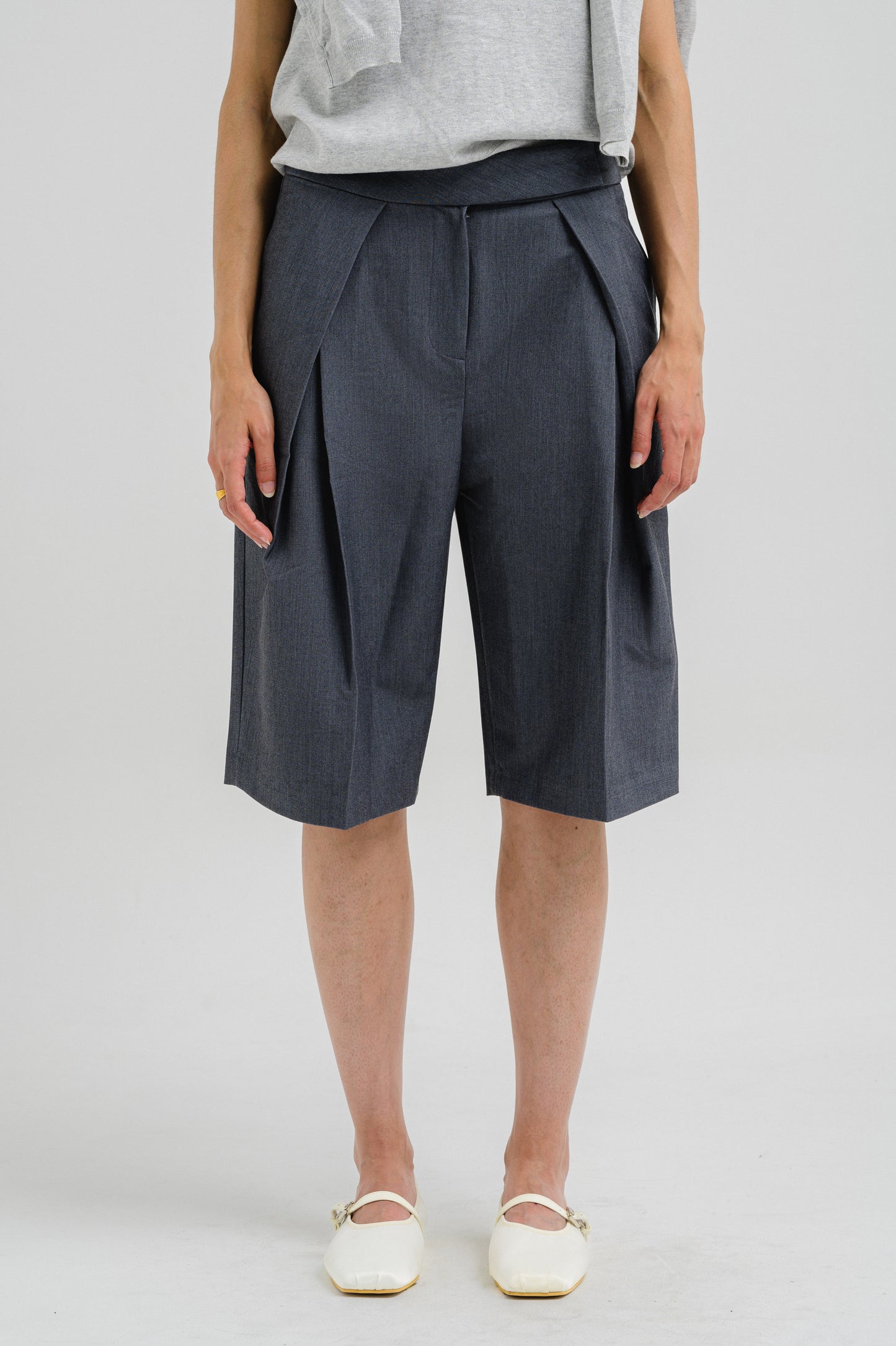 PLEATED GREY SHORTS