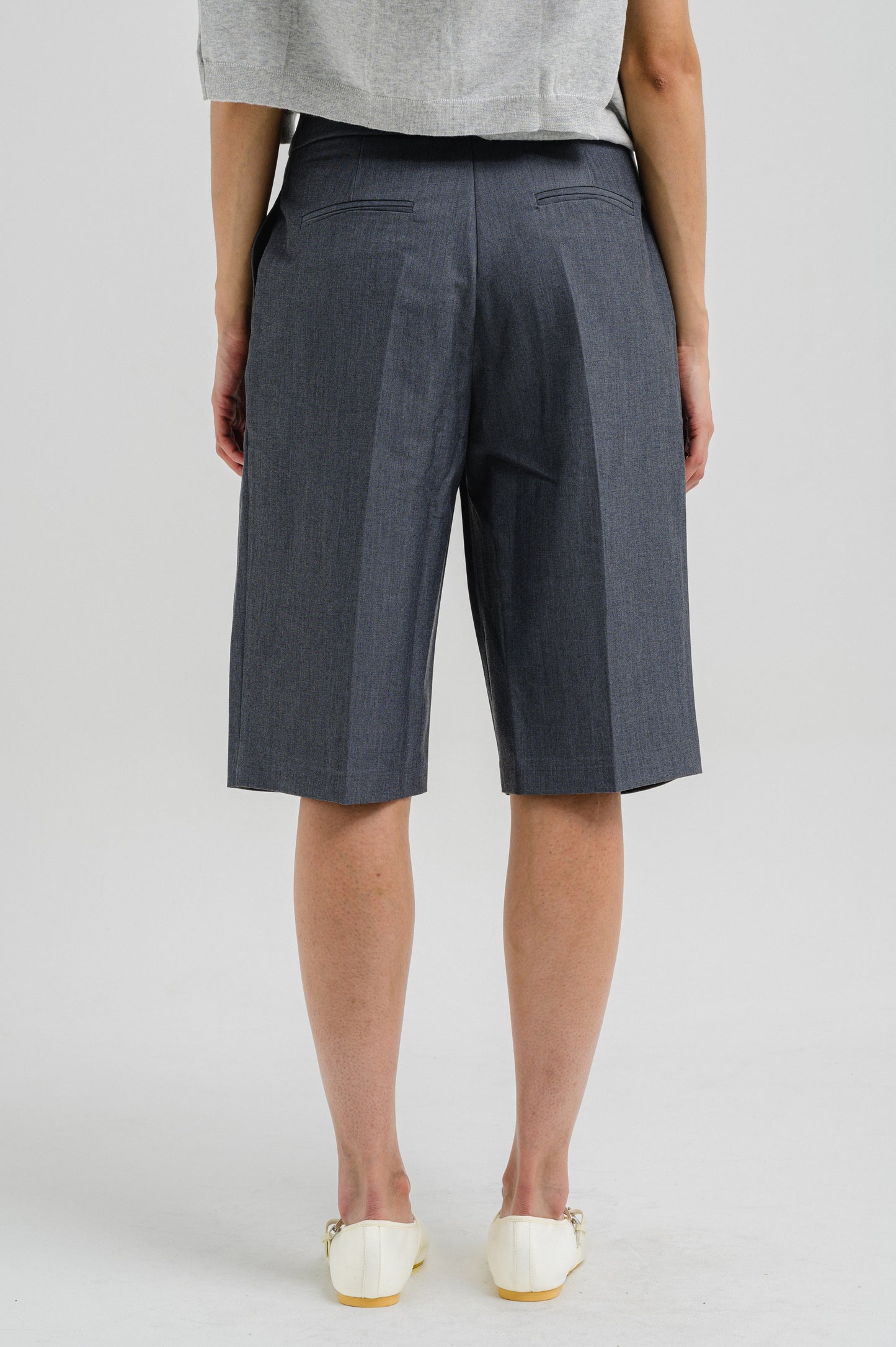 PLEATED GREY SHORTS