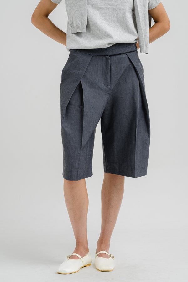 PLEATED GREY SHORTS