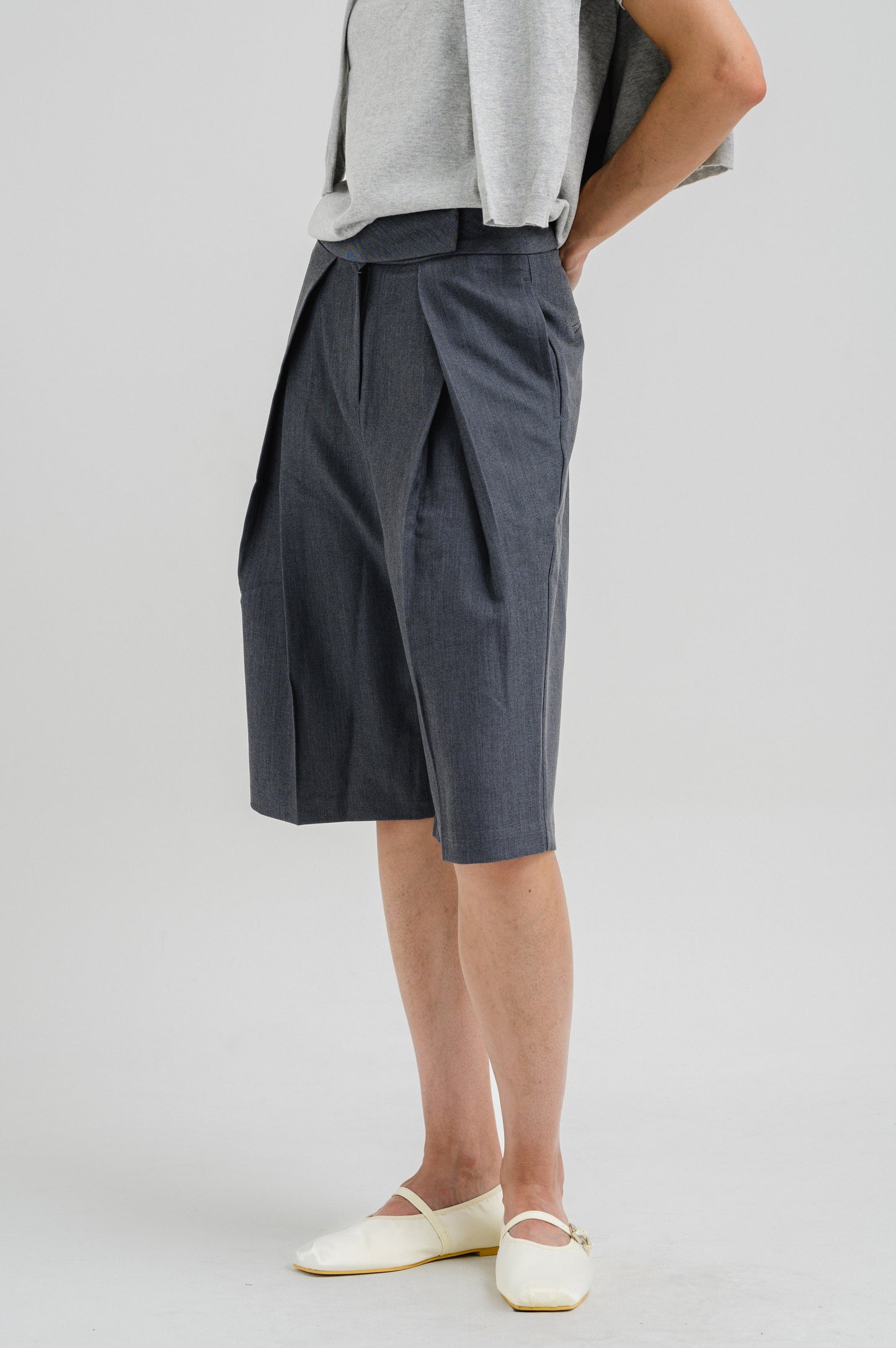 PLEATED GREY SHORTS