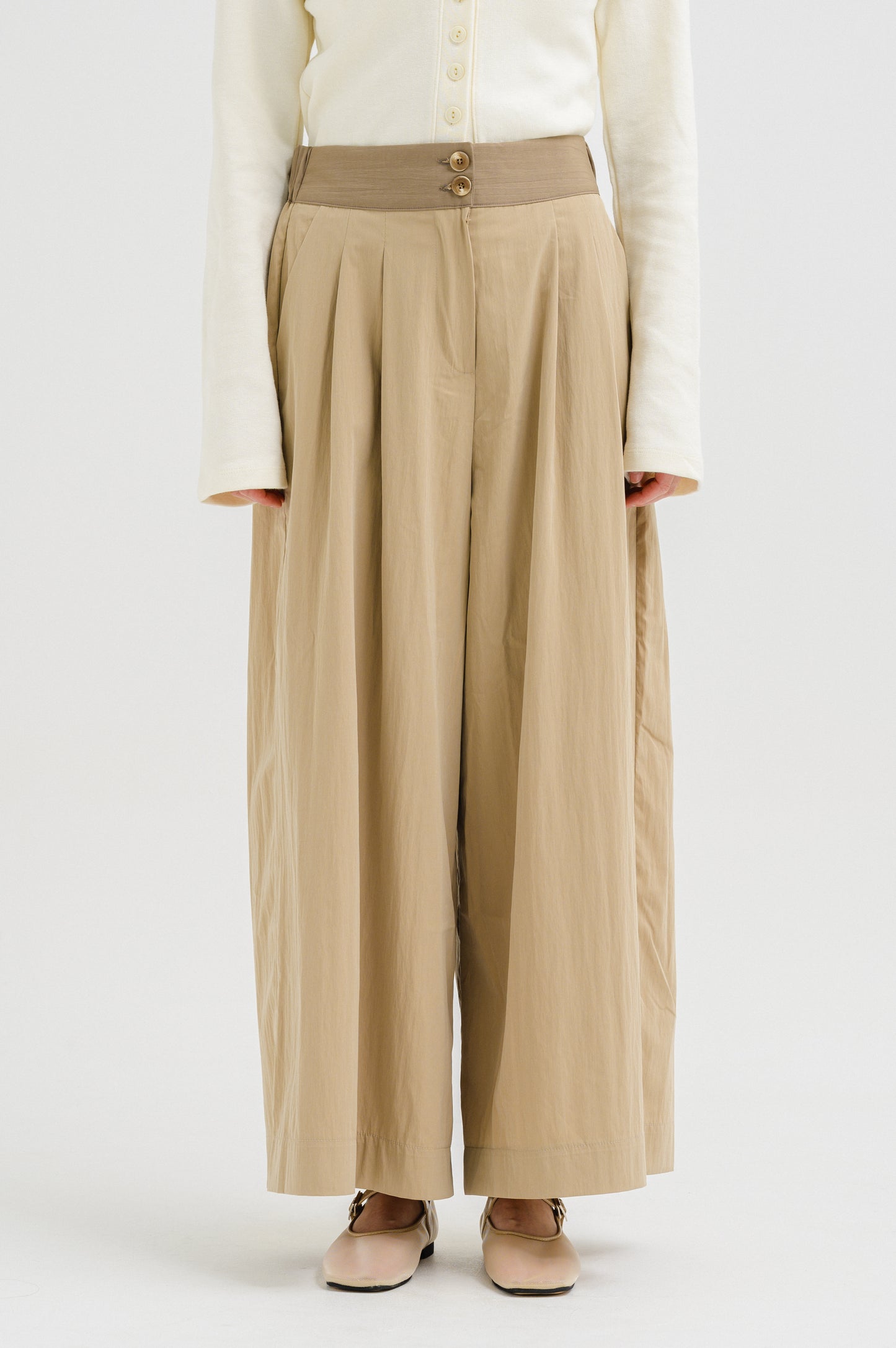 CONTRAST BEIGE PANTS