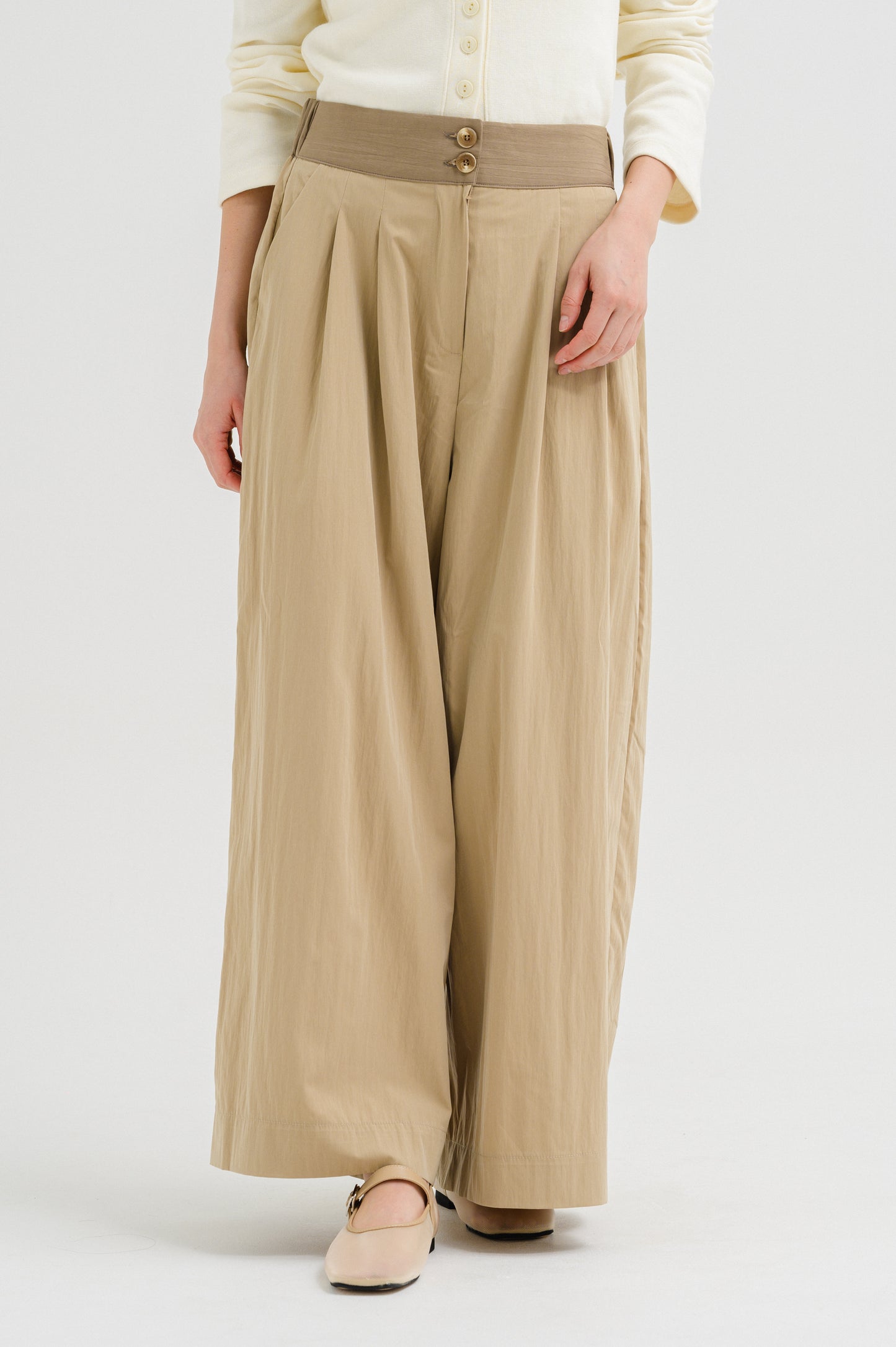 CONTRAST BEIGE PANTS