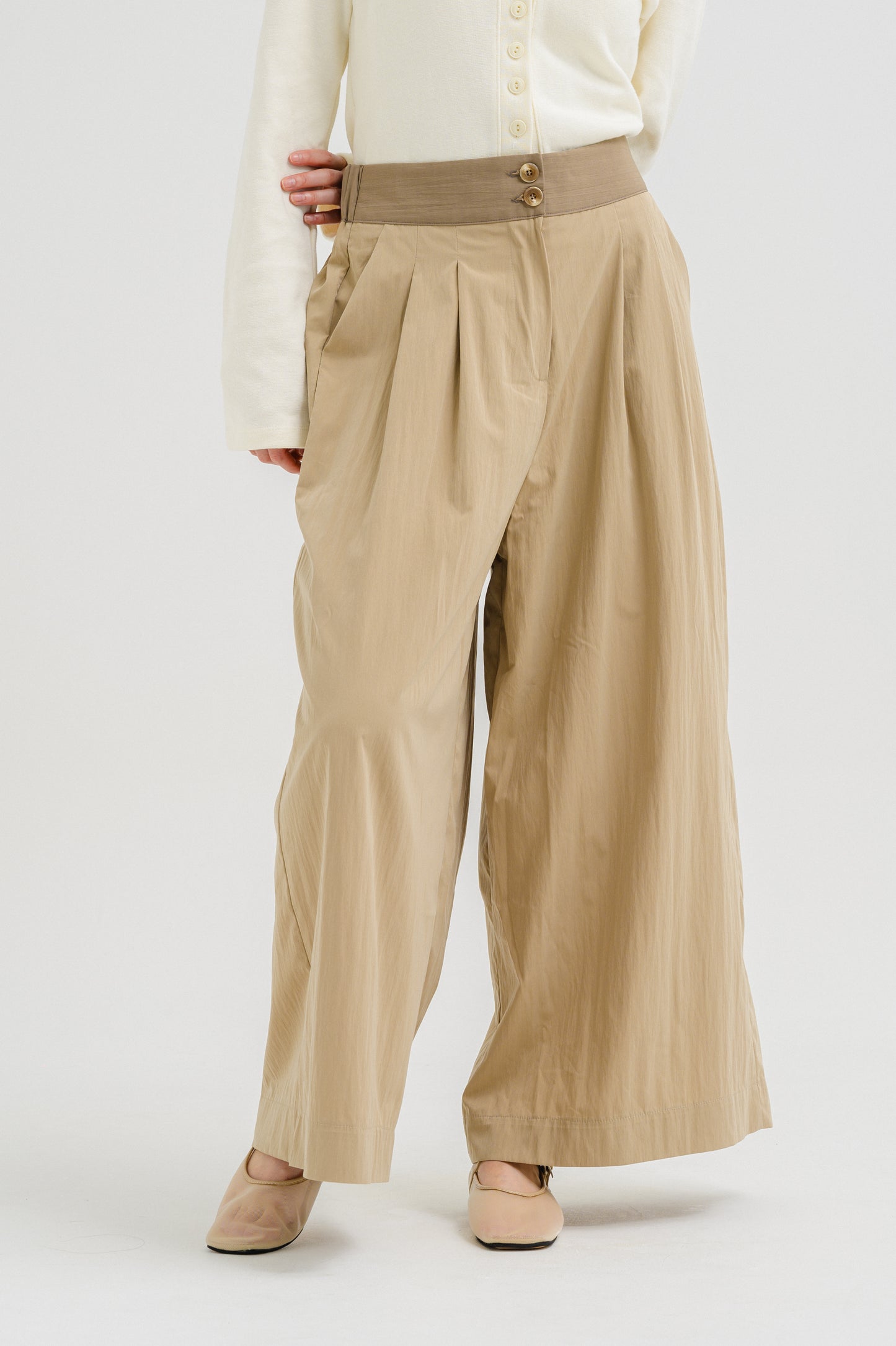 CONTRAST BEIGE PANTS