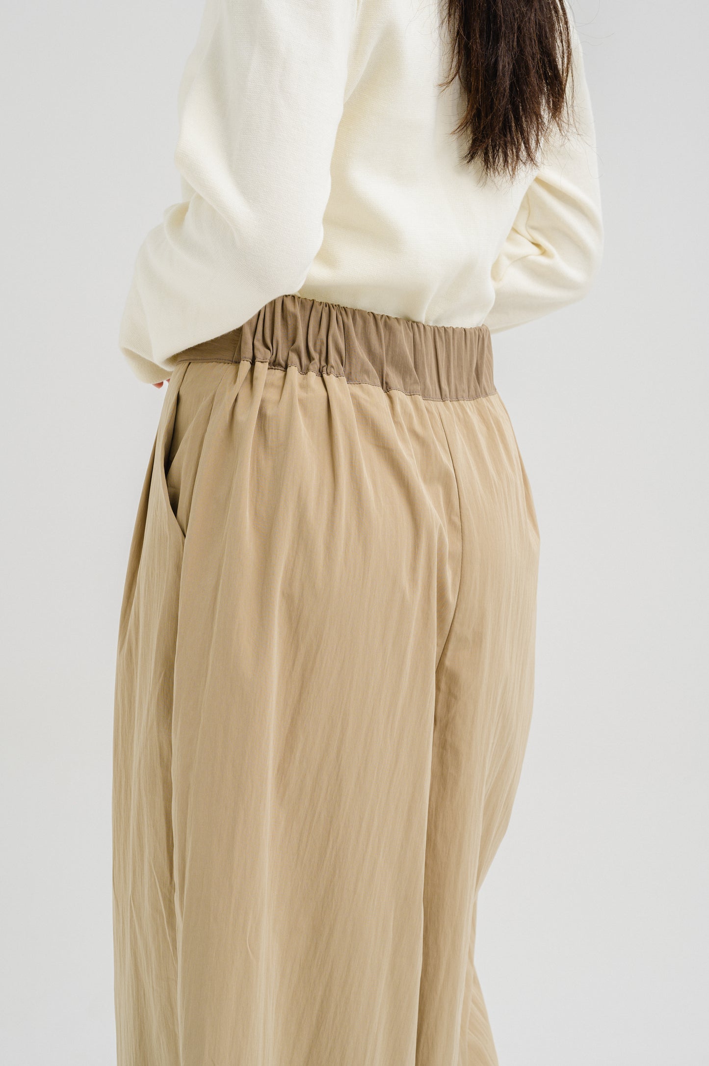 CONTRAST BEIGE PANTS