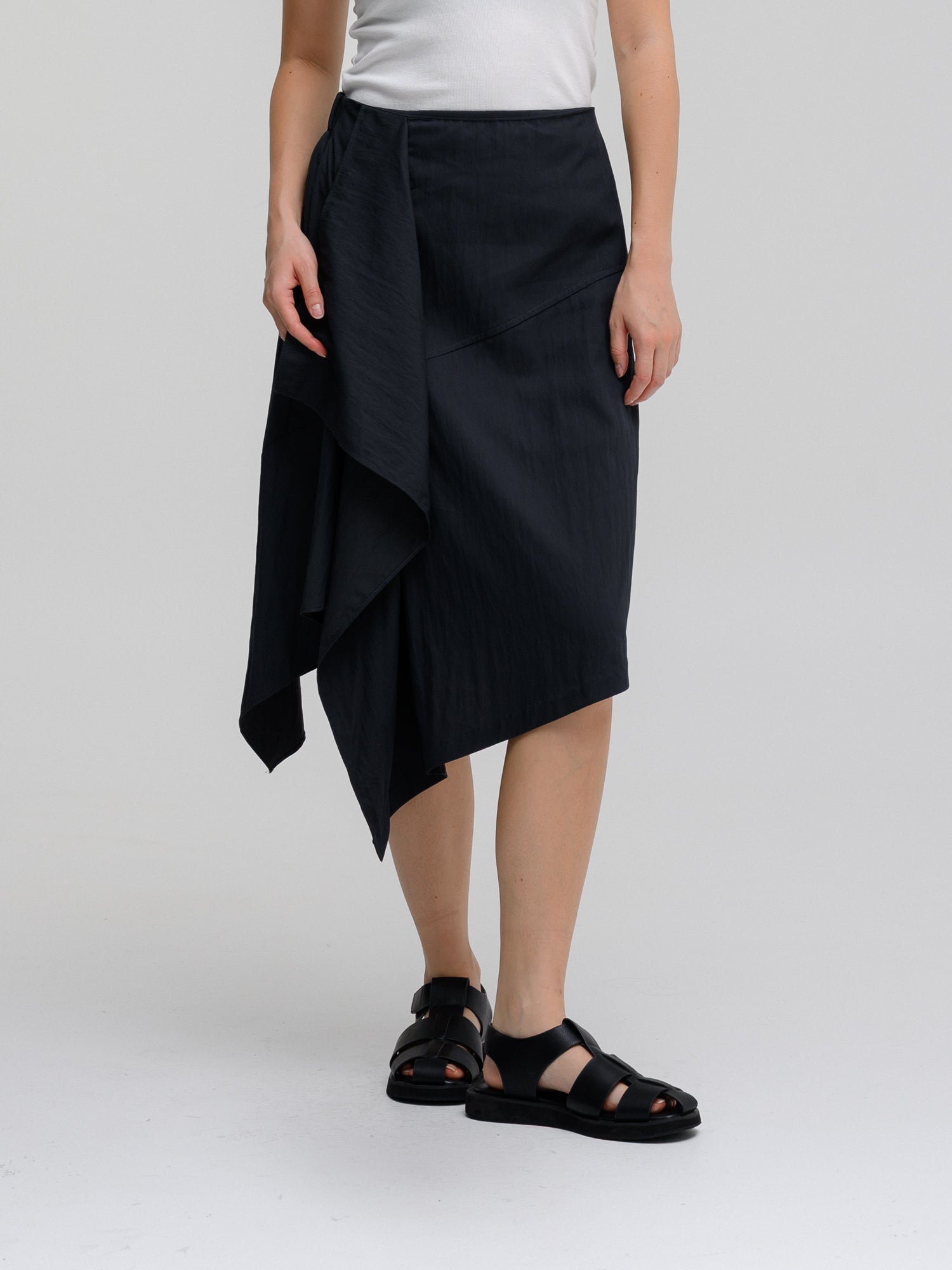 AYVE ASSYMTERICAL SKIRT