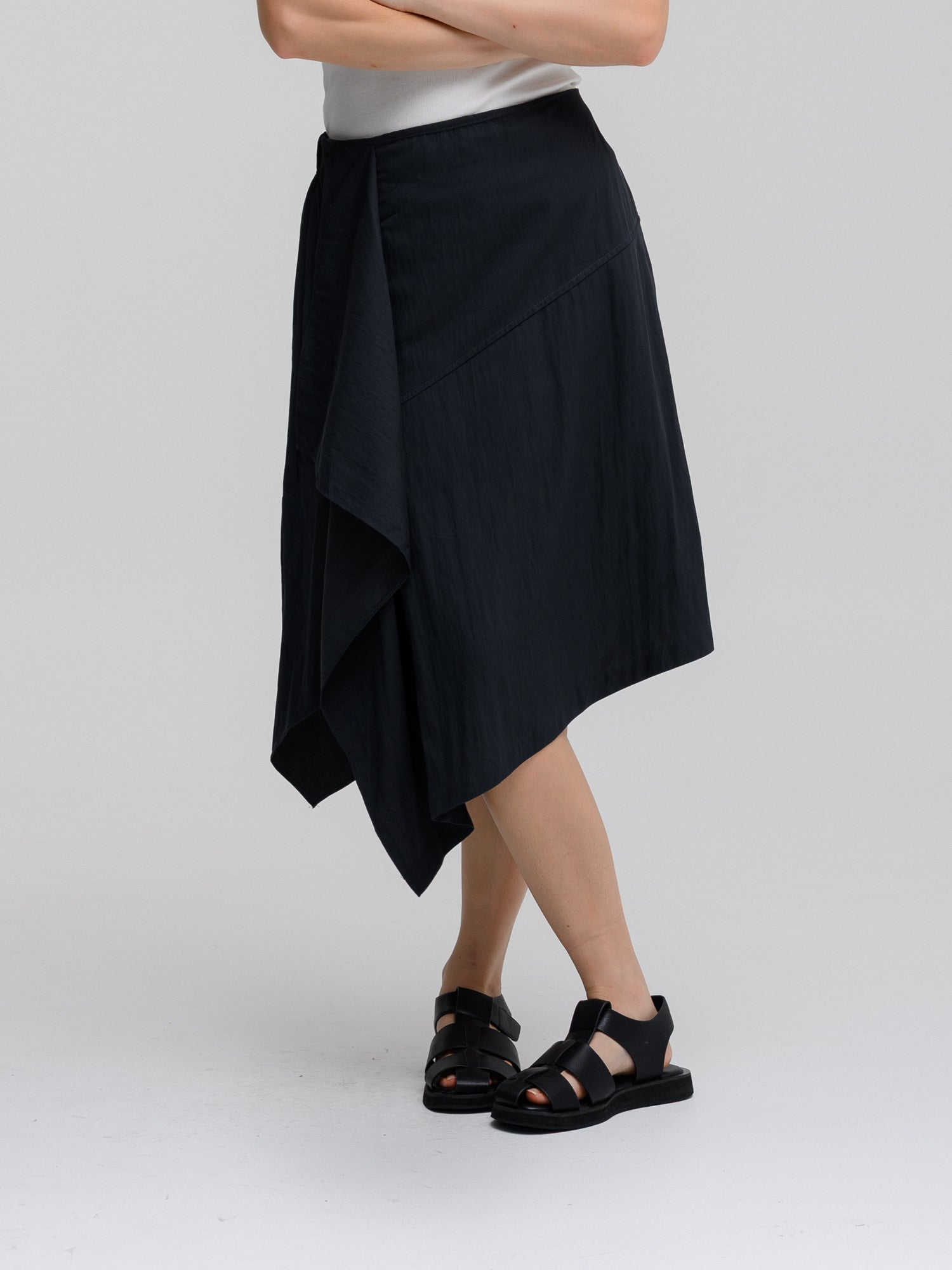 AYVE ASSYMTERICAL SKIRT
