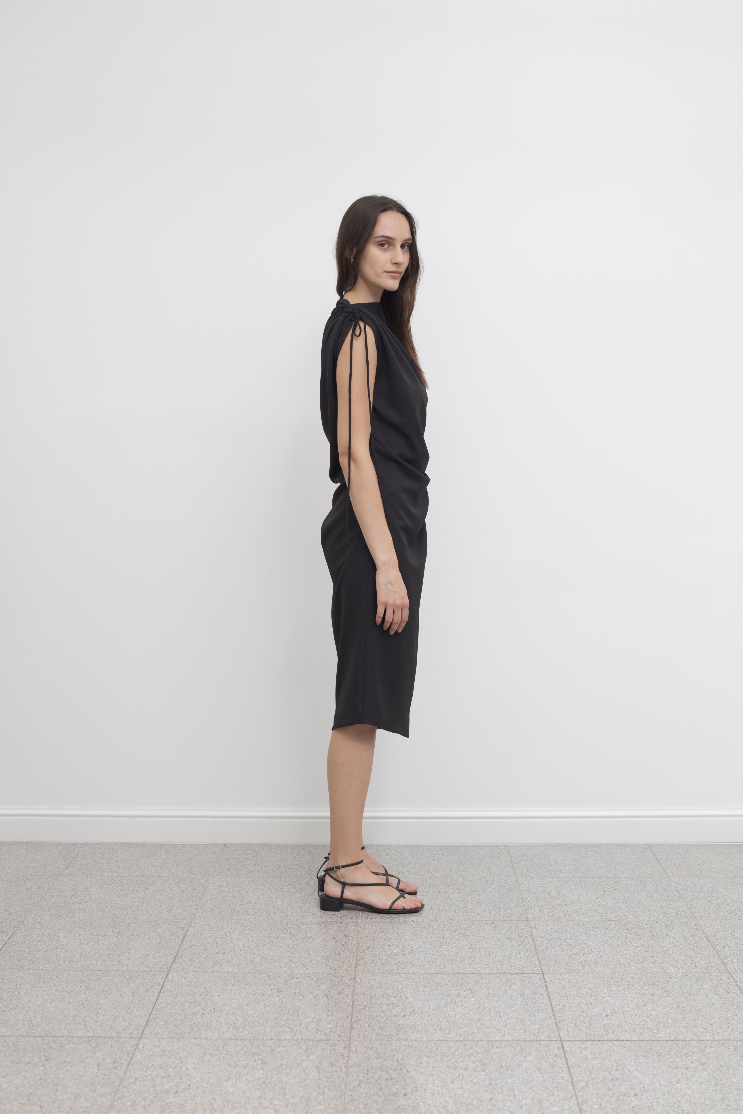 CINCHED IN BLACK
