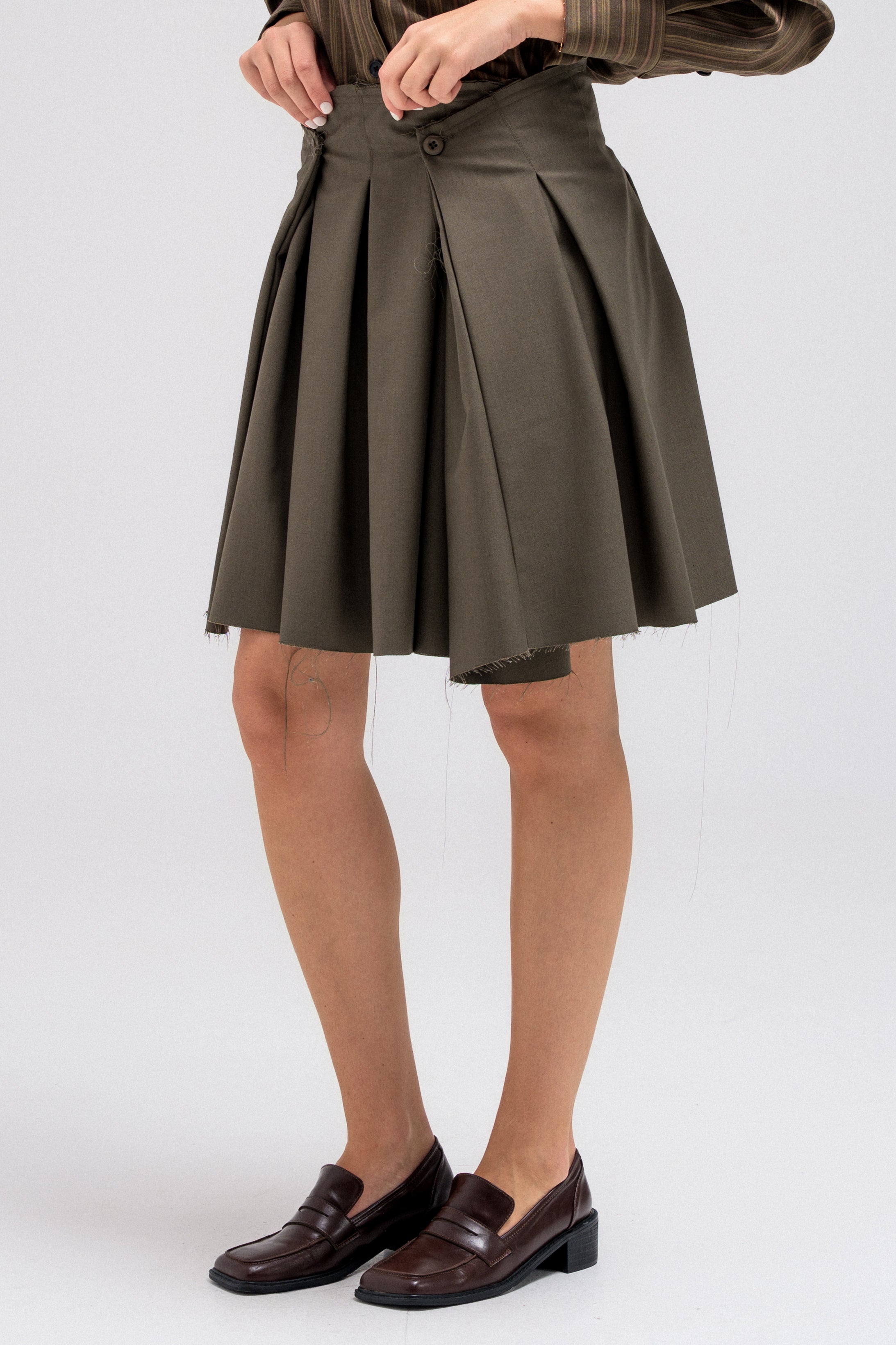 RAW PLEAT SKIRT