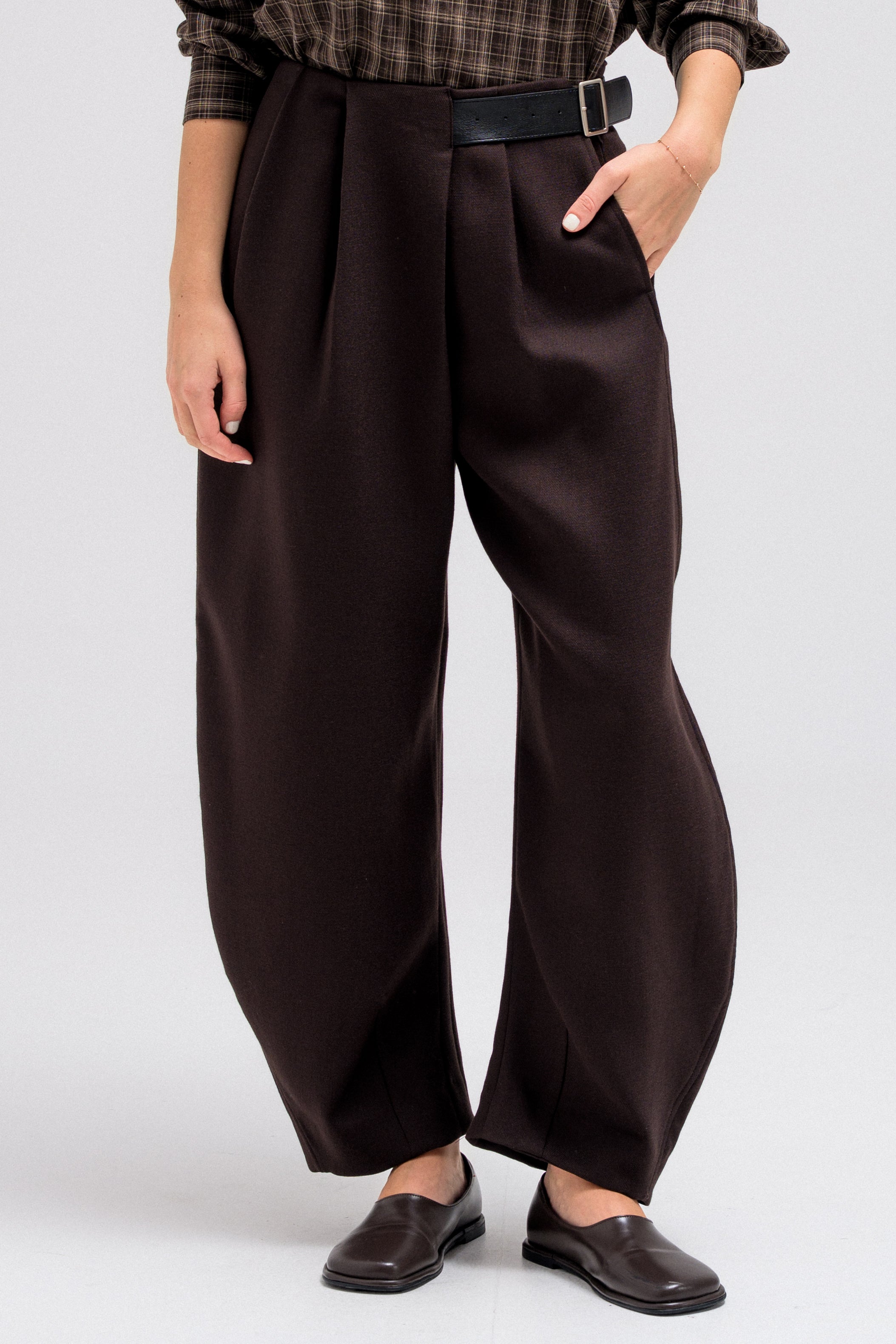BELTED TROUSER