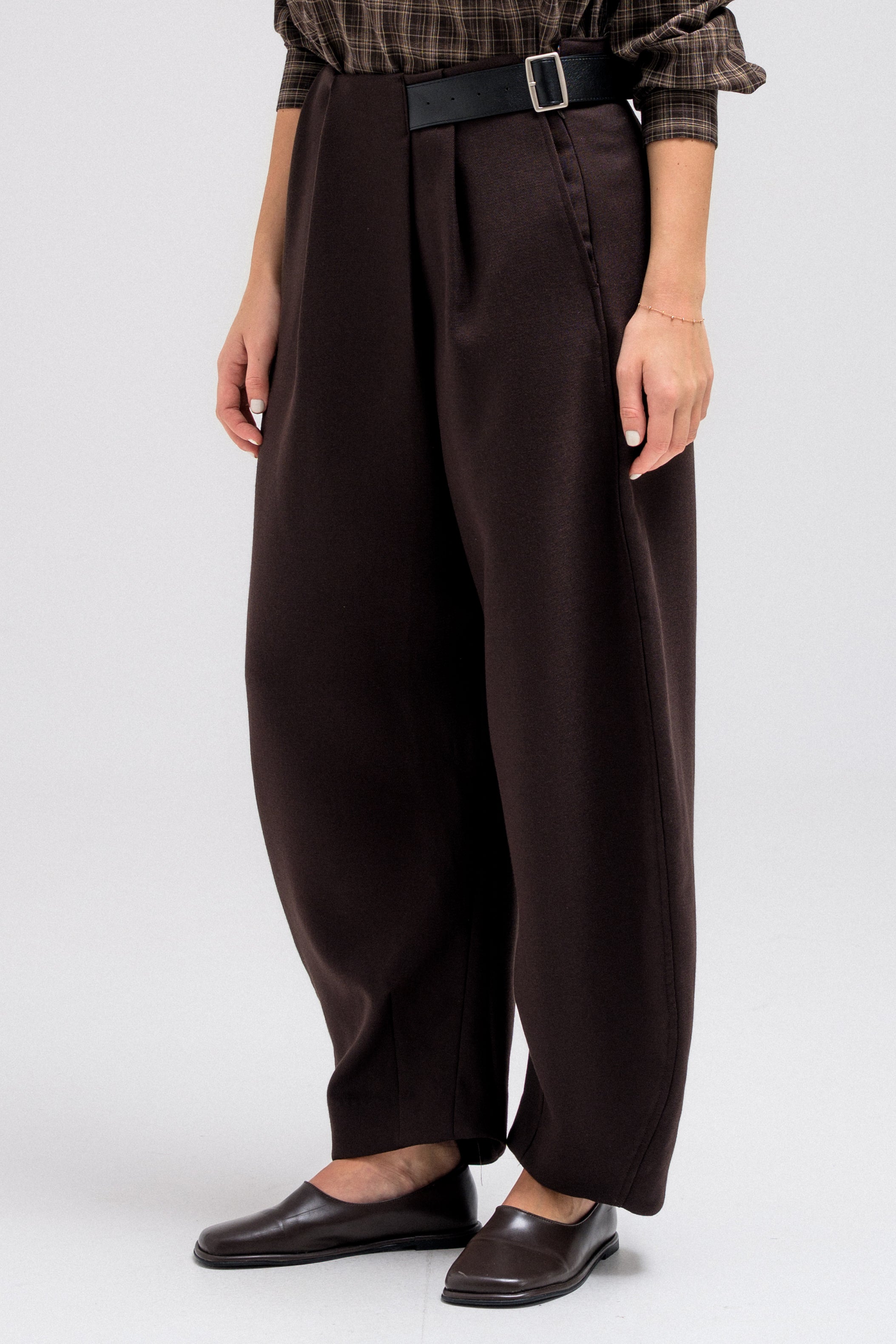 BELTED TROUSER