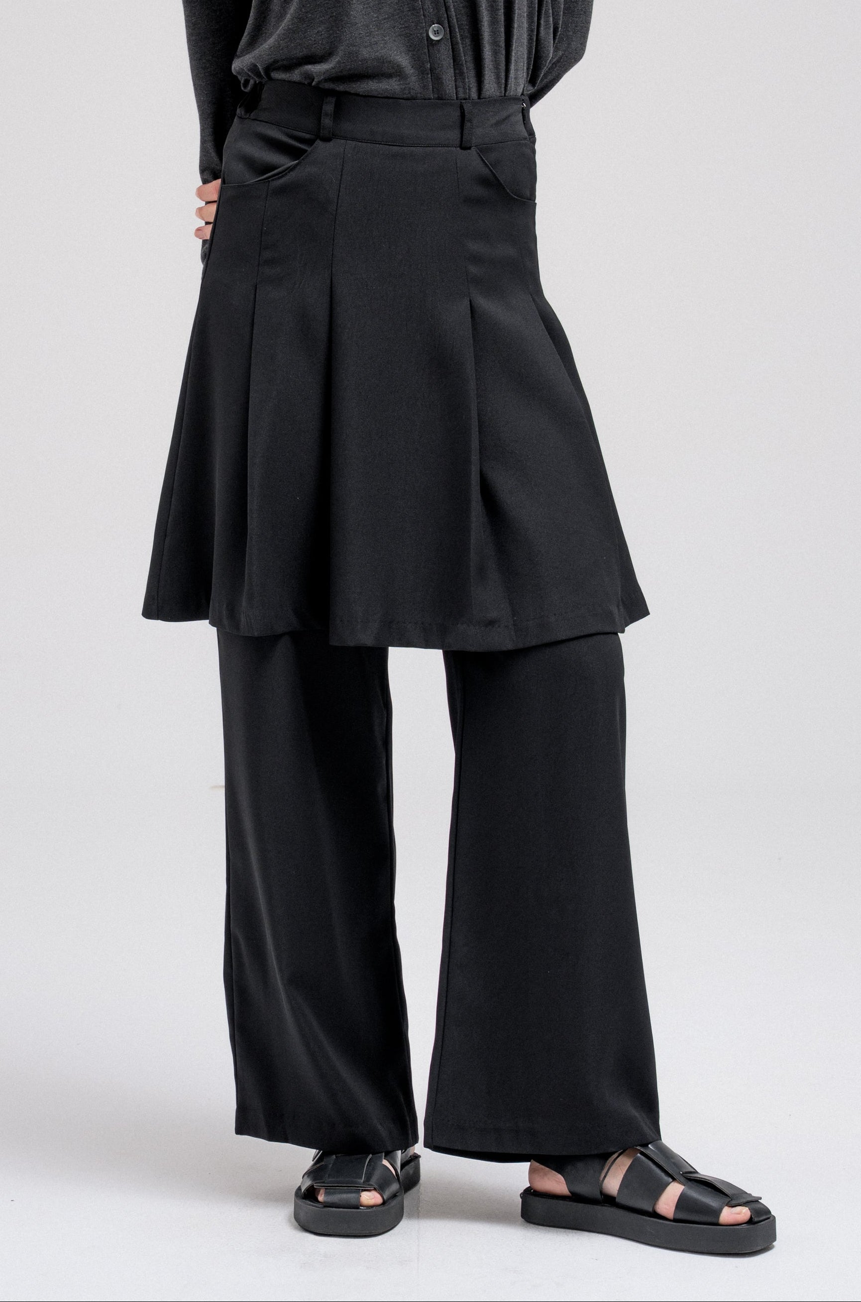 LORYN PLEATED PANTS