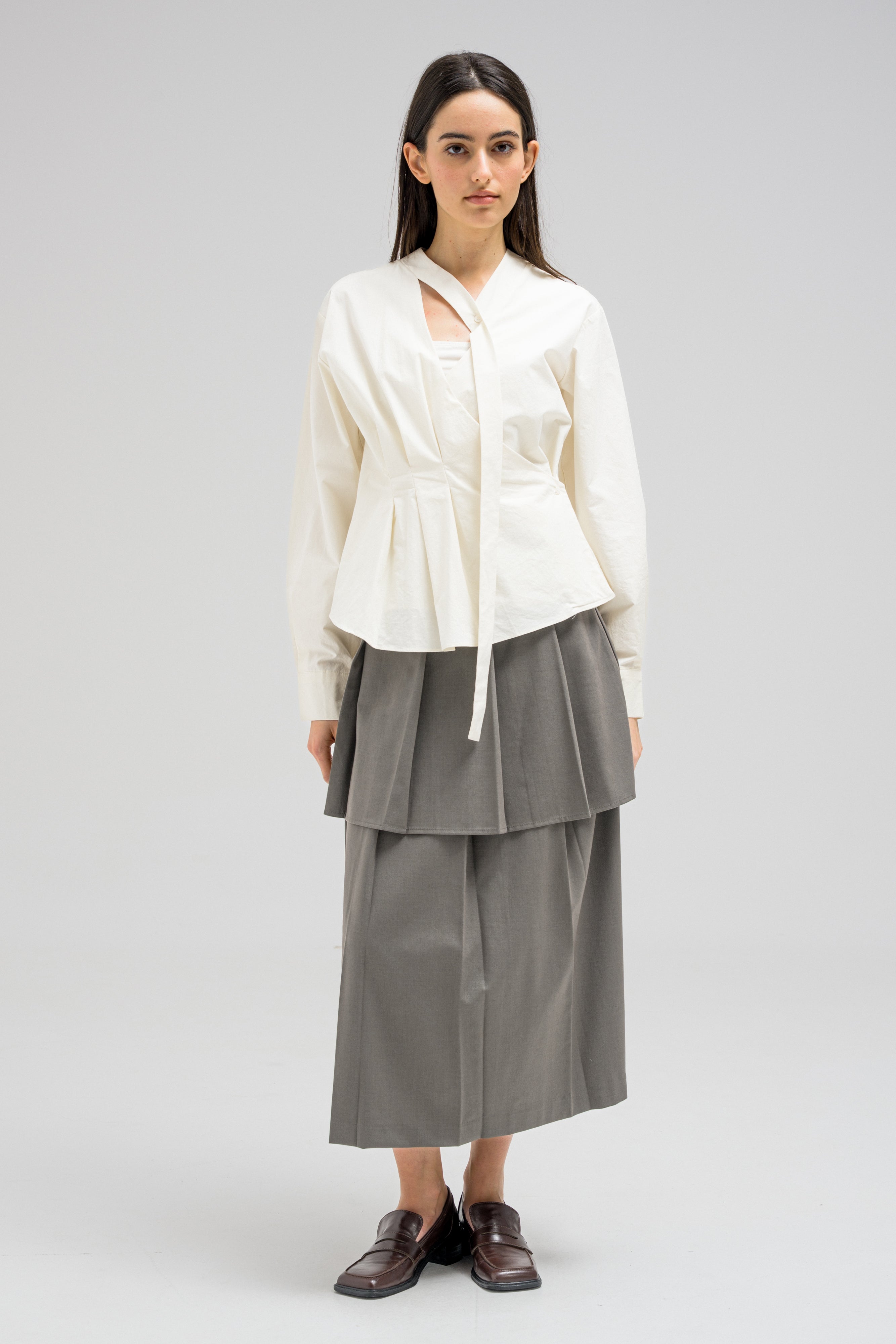 V LINE BLOUSE