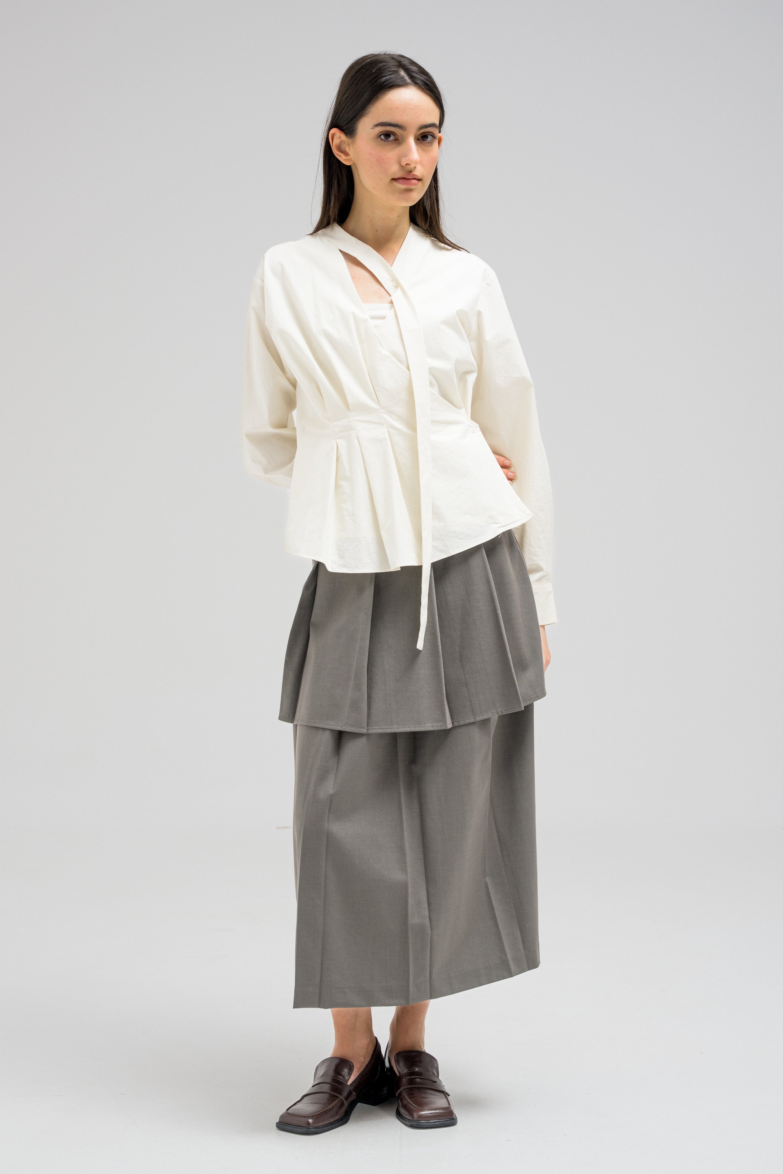 V LINE BLOUSE