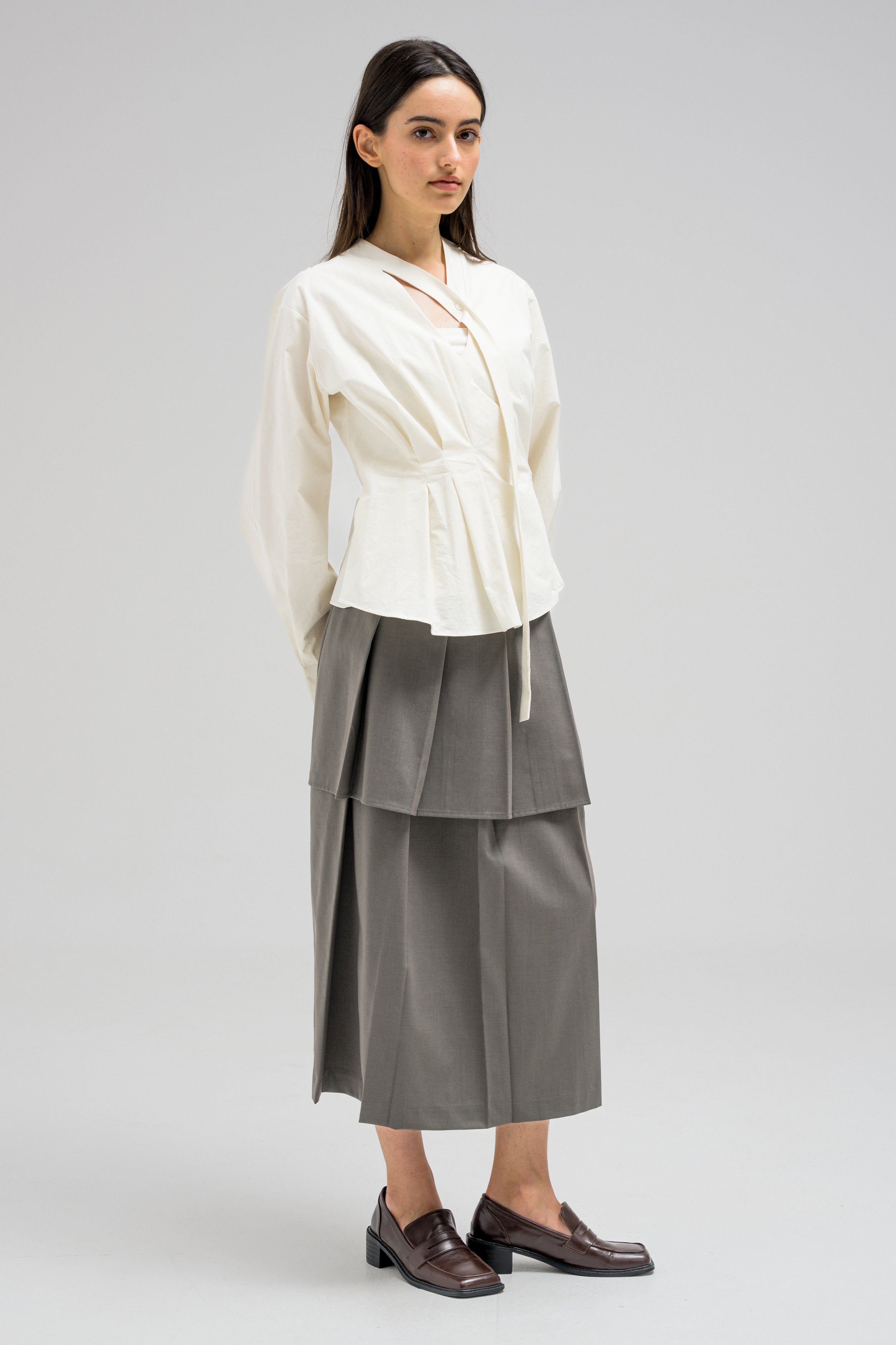 V LINE BLOUSE