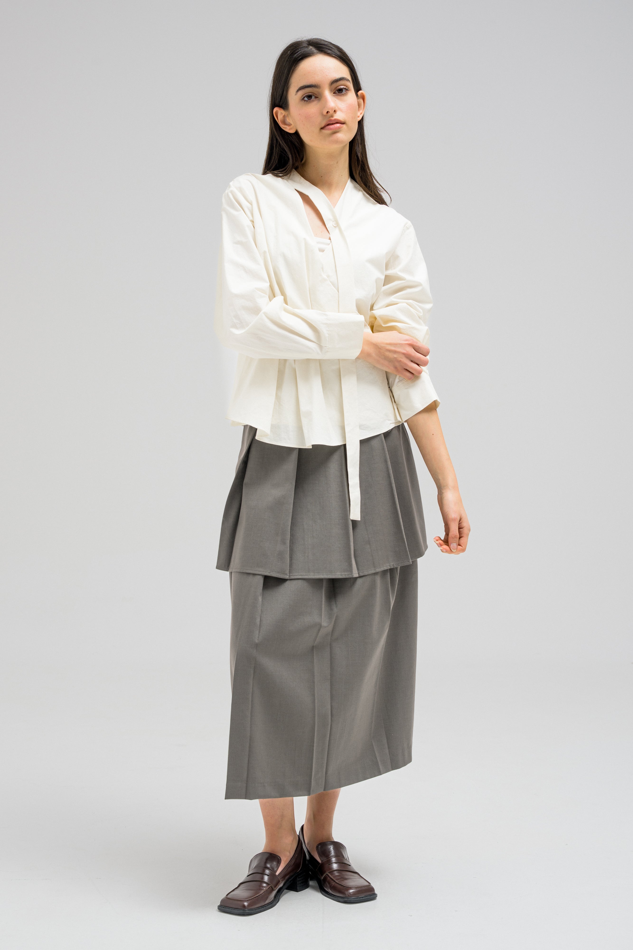V LINE BLOUSE