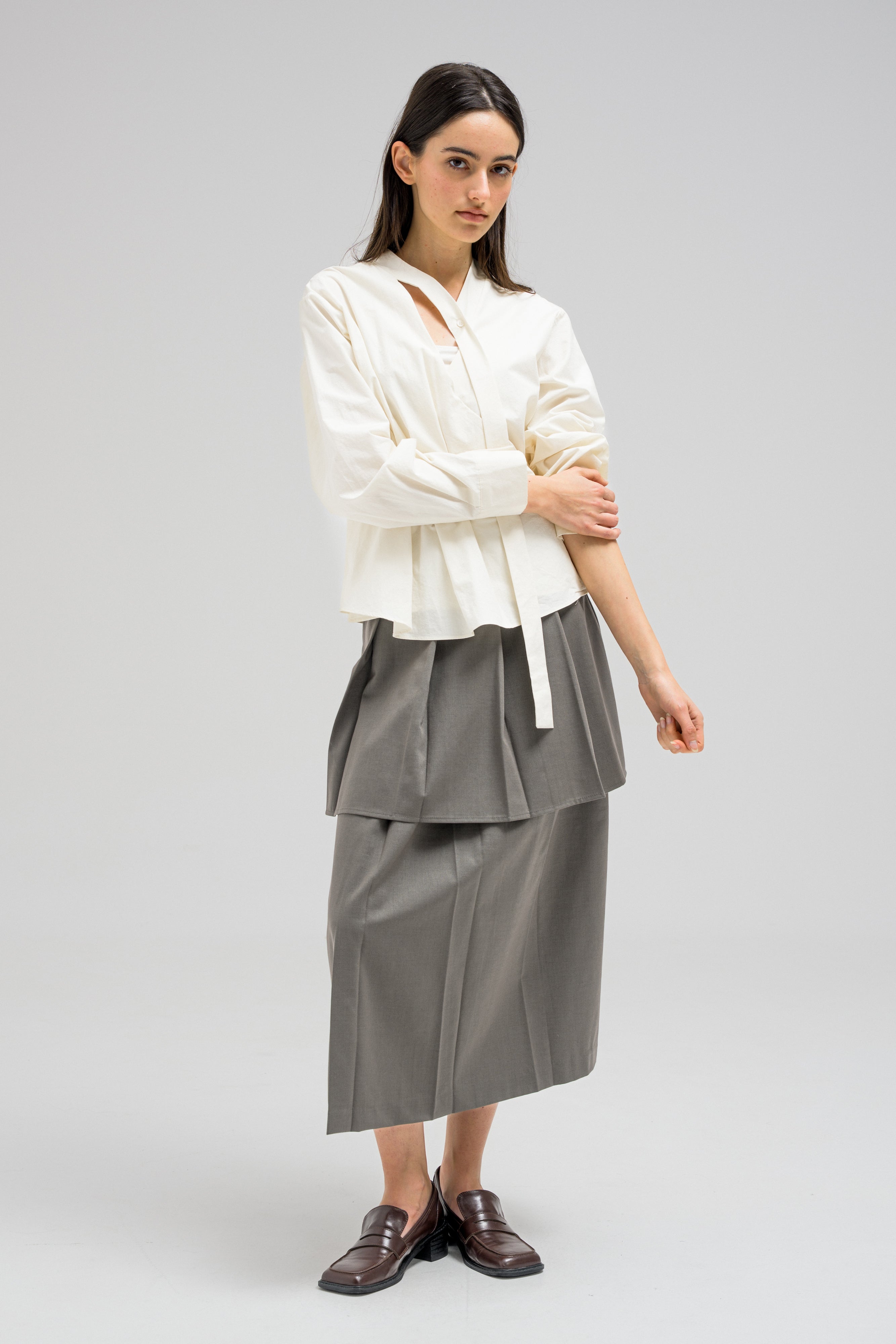 V LINE BLOUSE