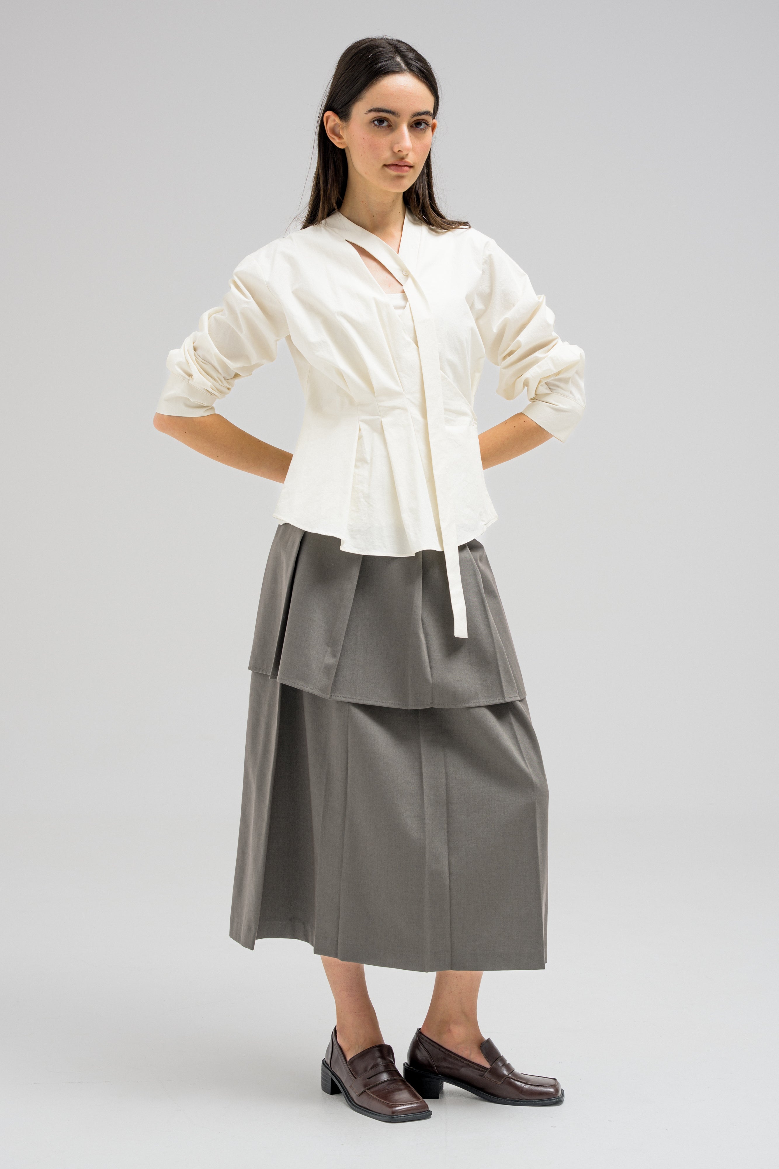 V LINE BLOUSE