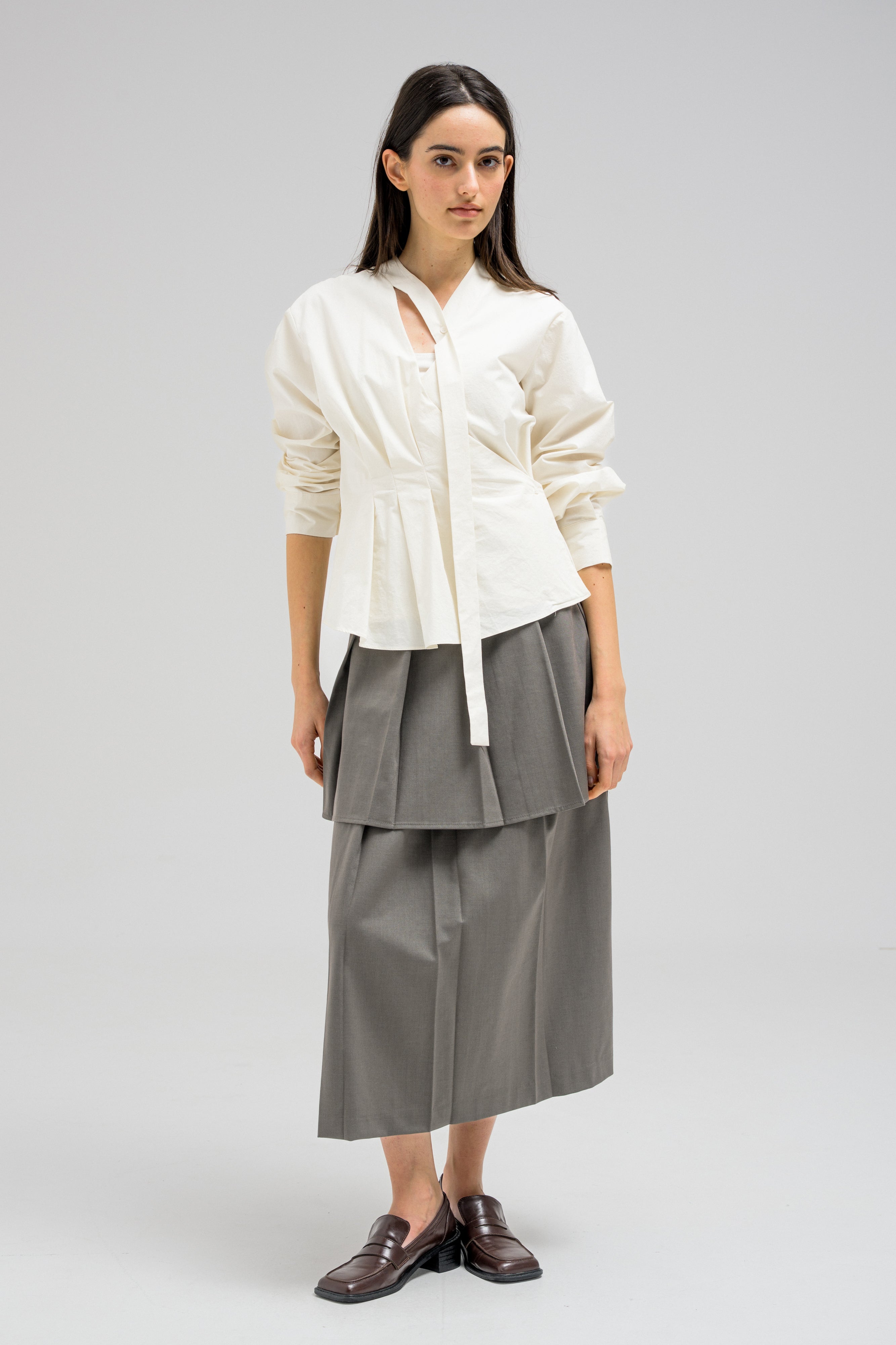 V LINE BLOUSE