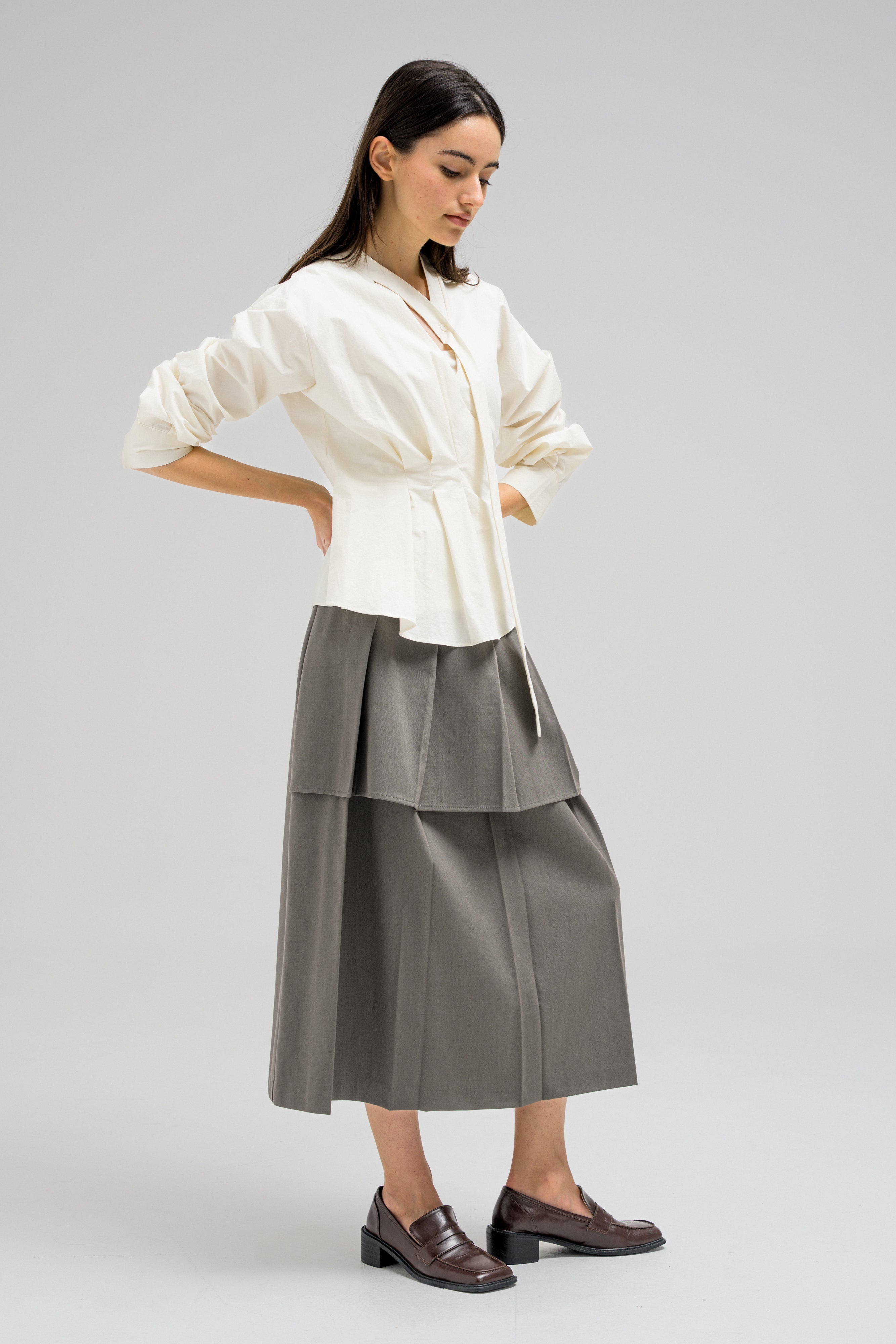 V LINE BLOUSE