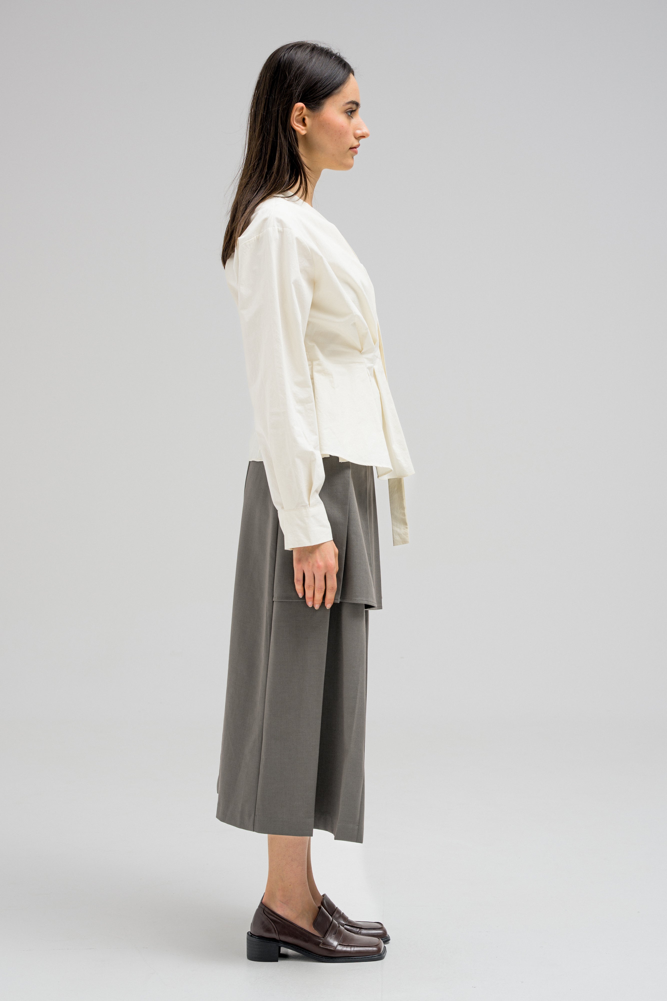 V LINE BLOUSE