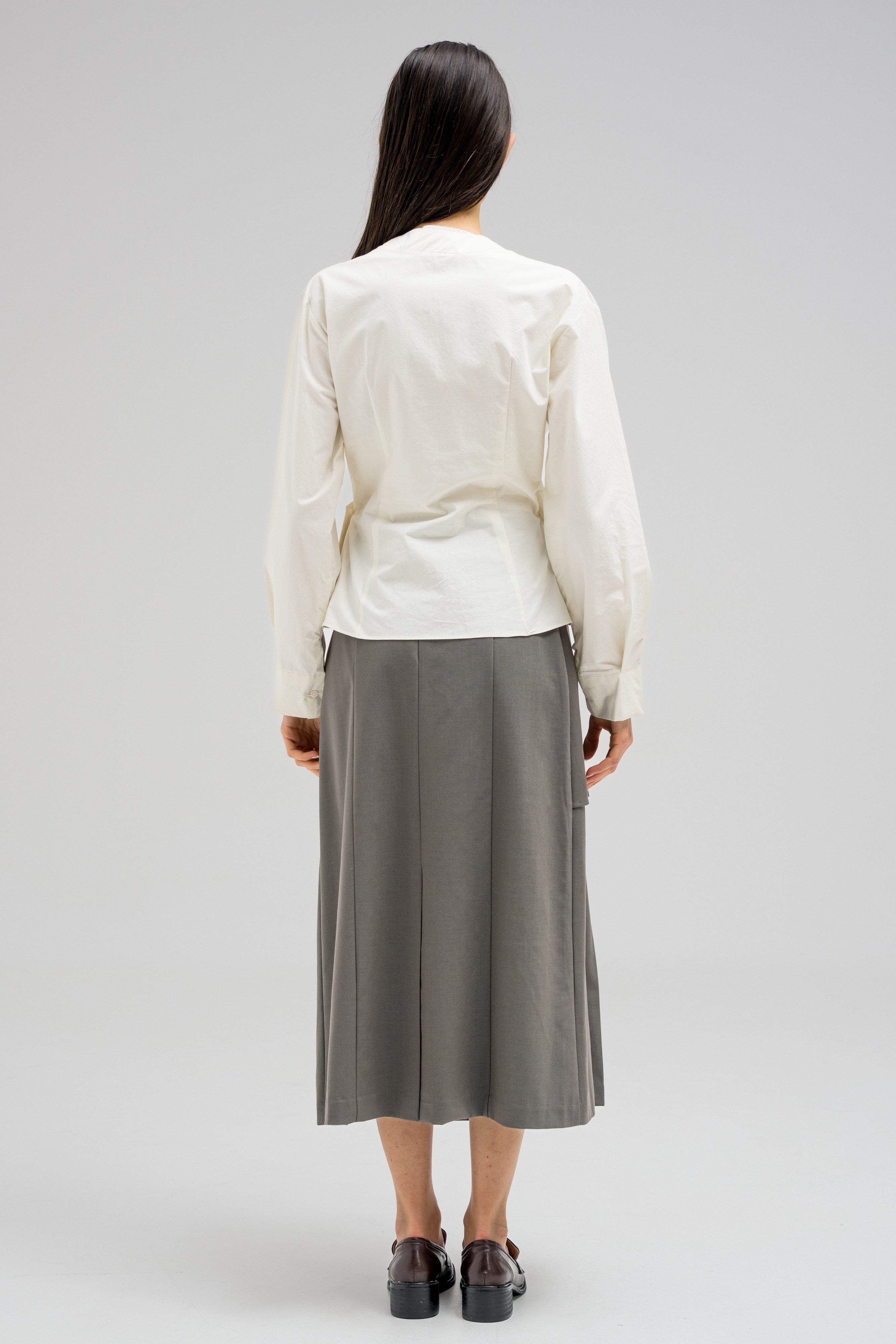 V LINE BLOUSE