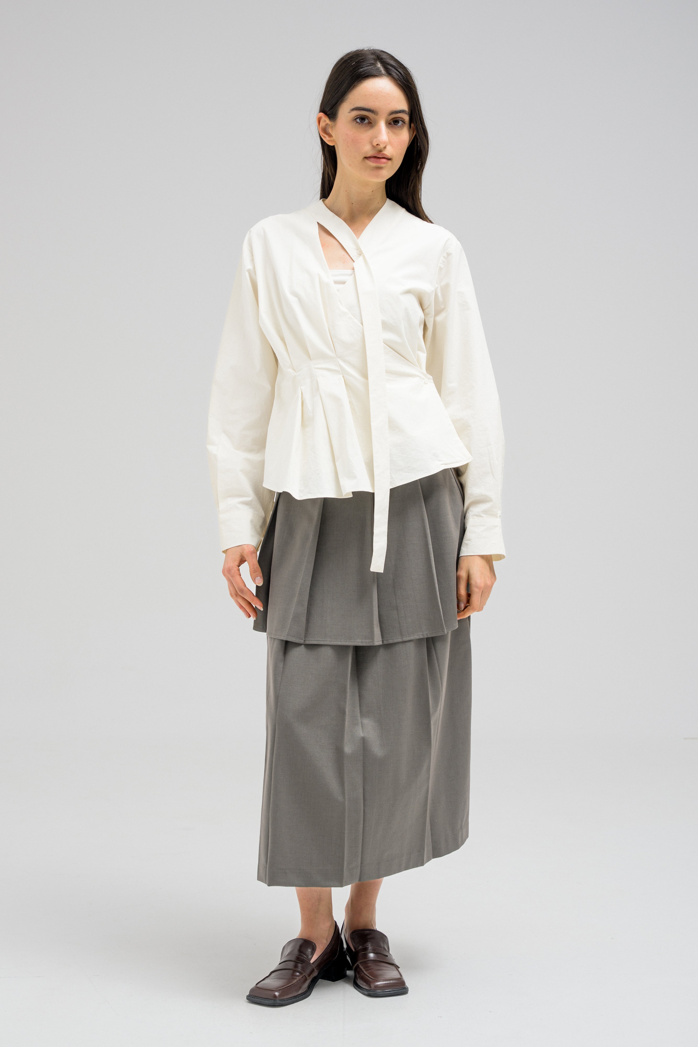 V LINE BLOUSE