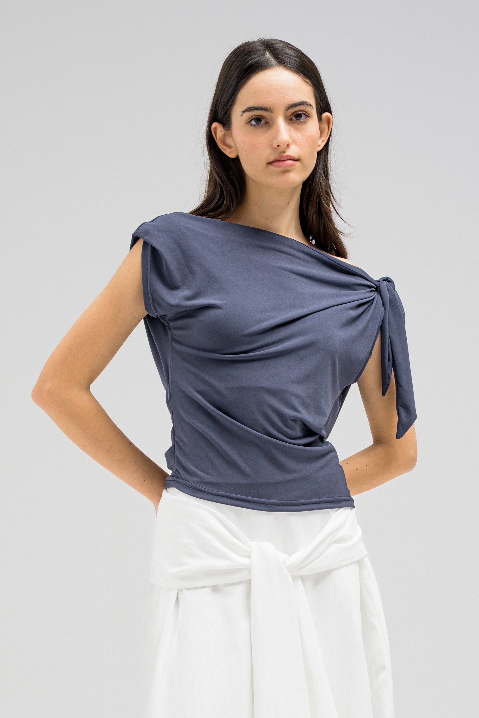 KNOT DRAPE TOP