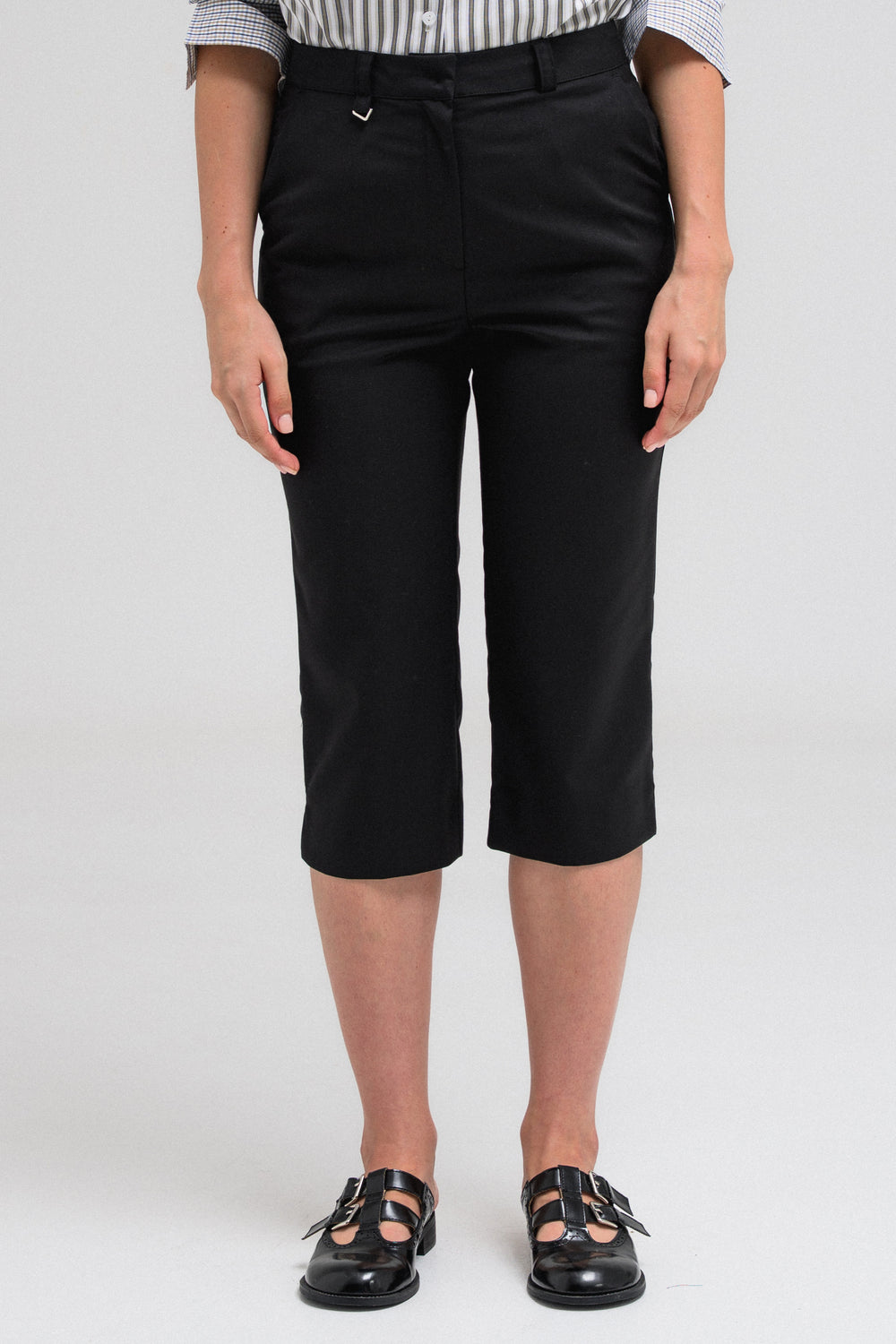 RIVEN CAPRI SHORTS